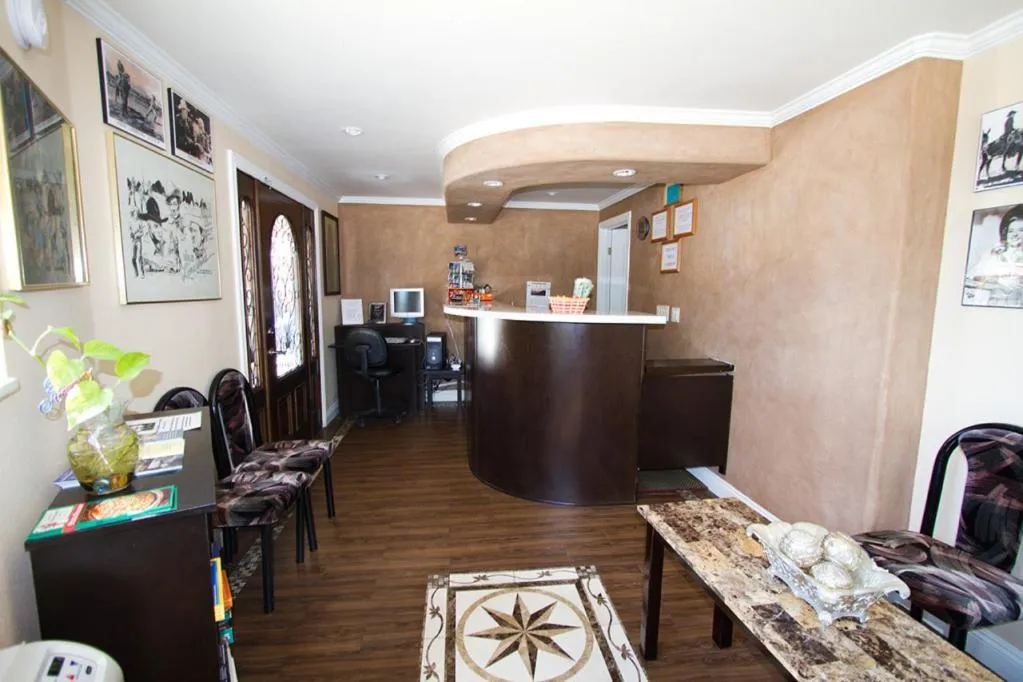 Lobby or reception in Trails Motel