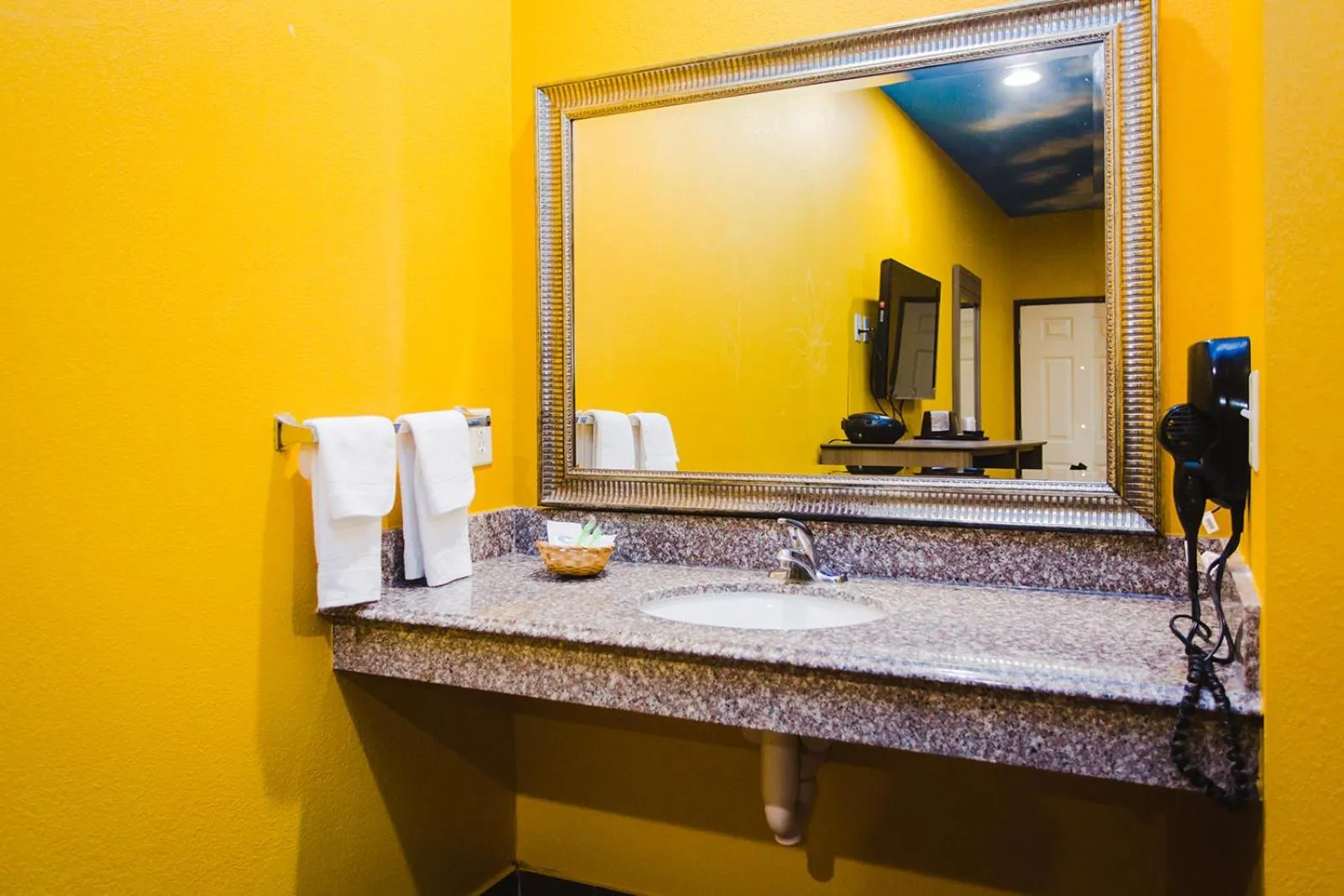 Bathroom in Moonlight Suites - Houston/George Bush Int'l Airport