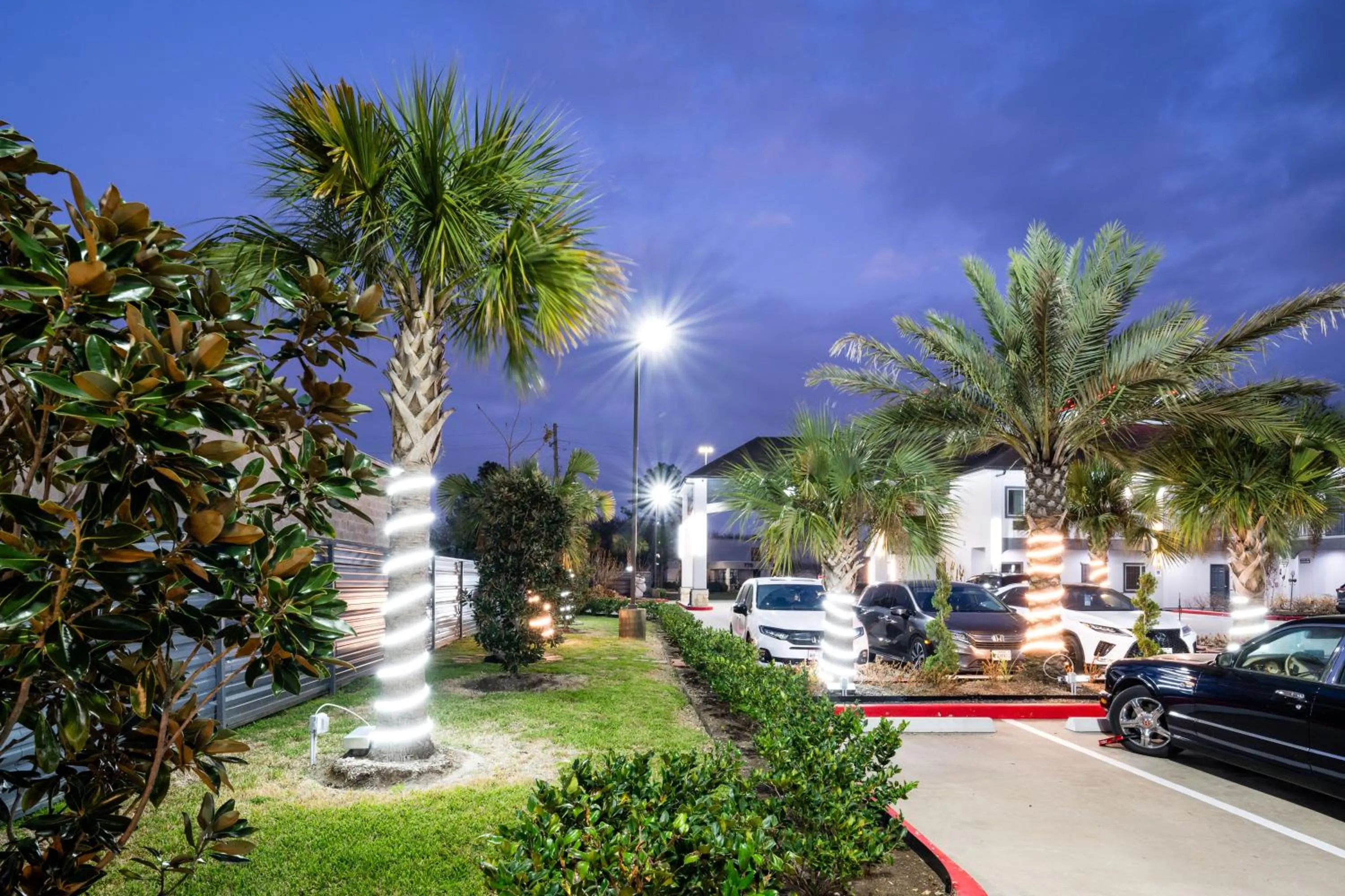 Property building in Moonlight Suites - Houston/George Bush Int'l Airport