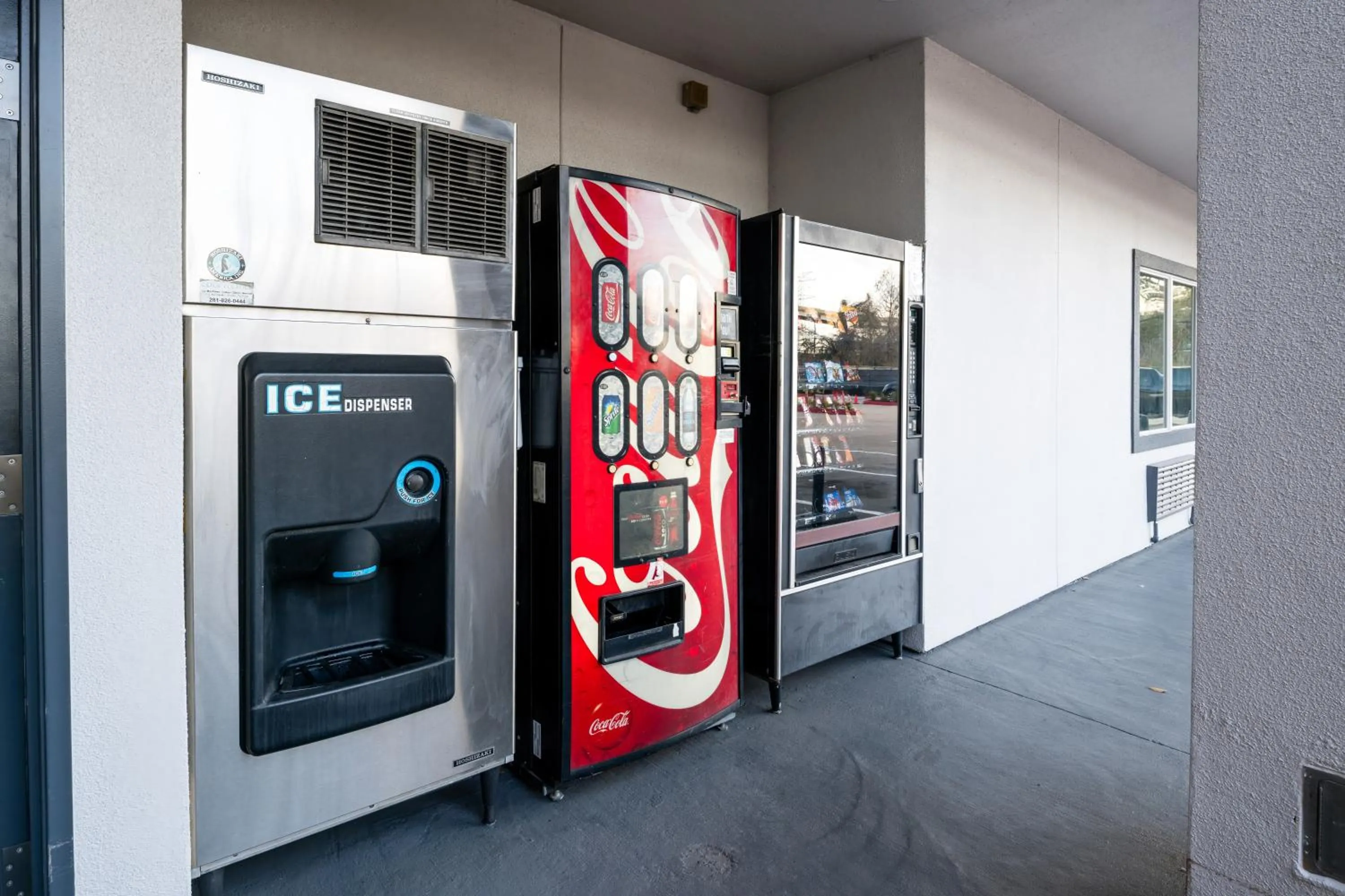vending machine in Moonlight Suites - Houston/George Bush Int'l Airport