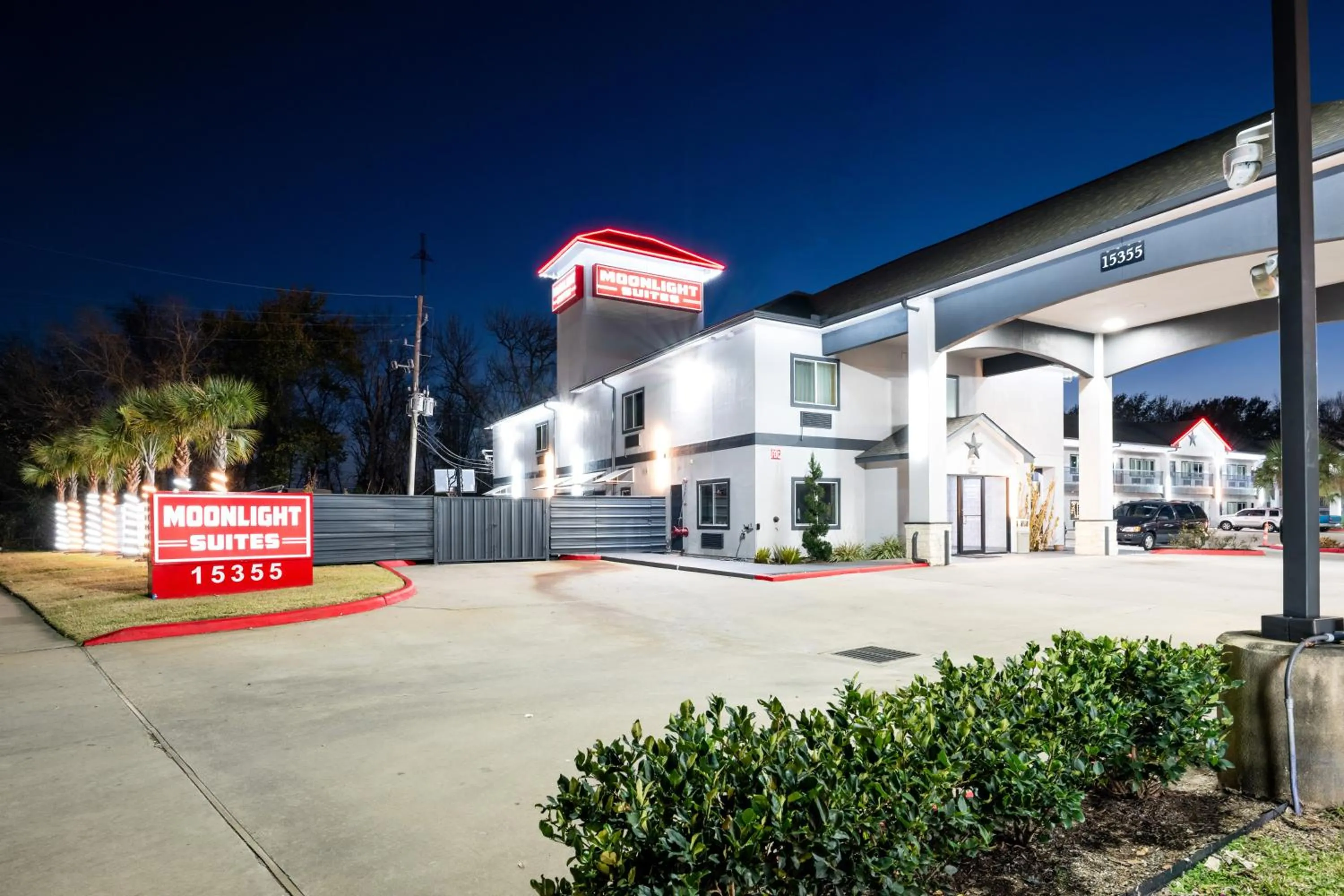 Property building in Moonlight Suites - Houston/George Bush Int'l Airport