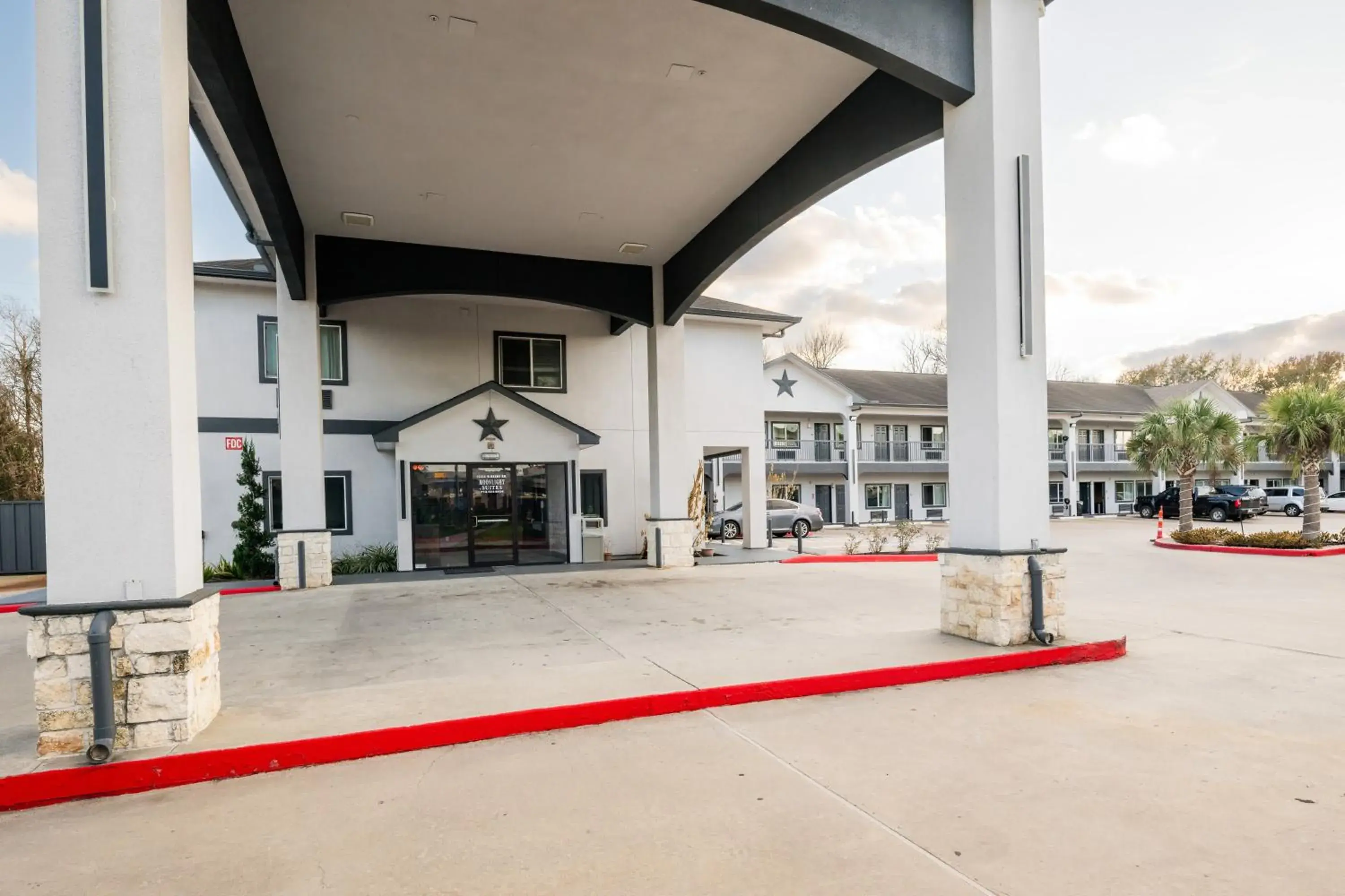 Property building in Moonlight Suites - Houston/George Bush Int'l Airport Property building in Moonlight Suites - Houston/George Bush Int'l Airport