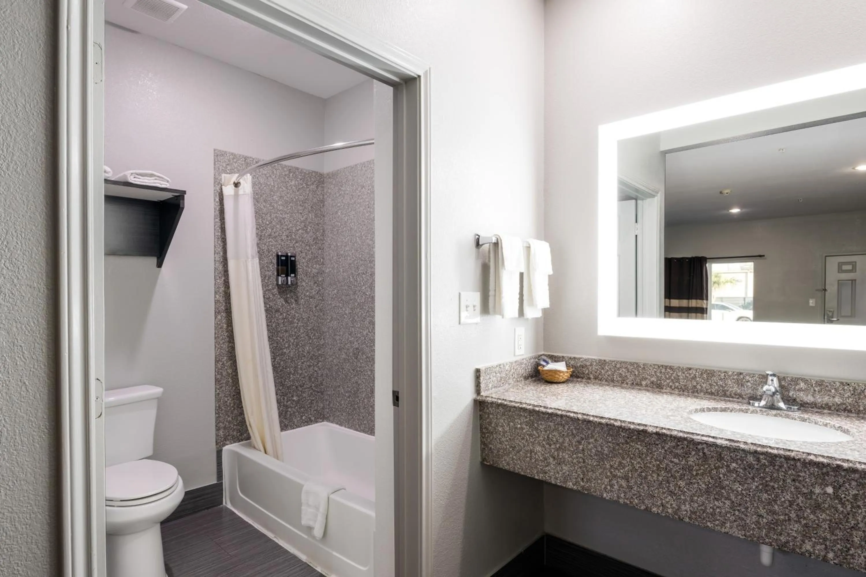 Bathroom in Moonlight Suites - Houston/George Bush Int'l Airport