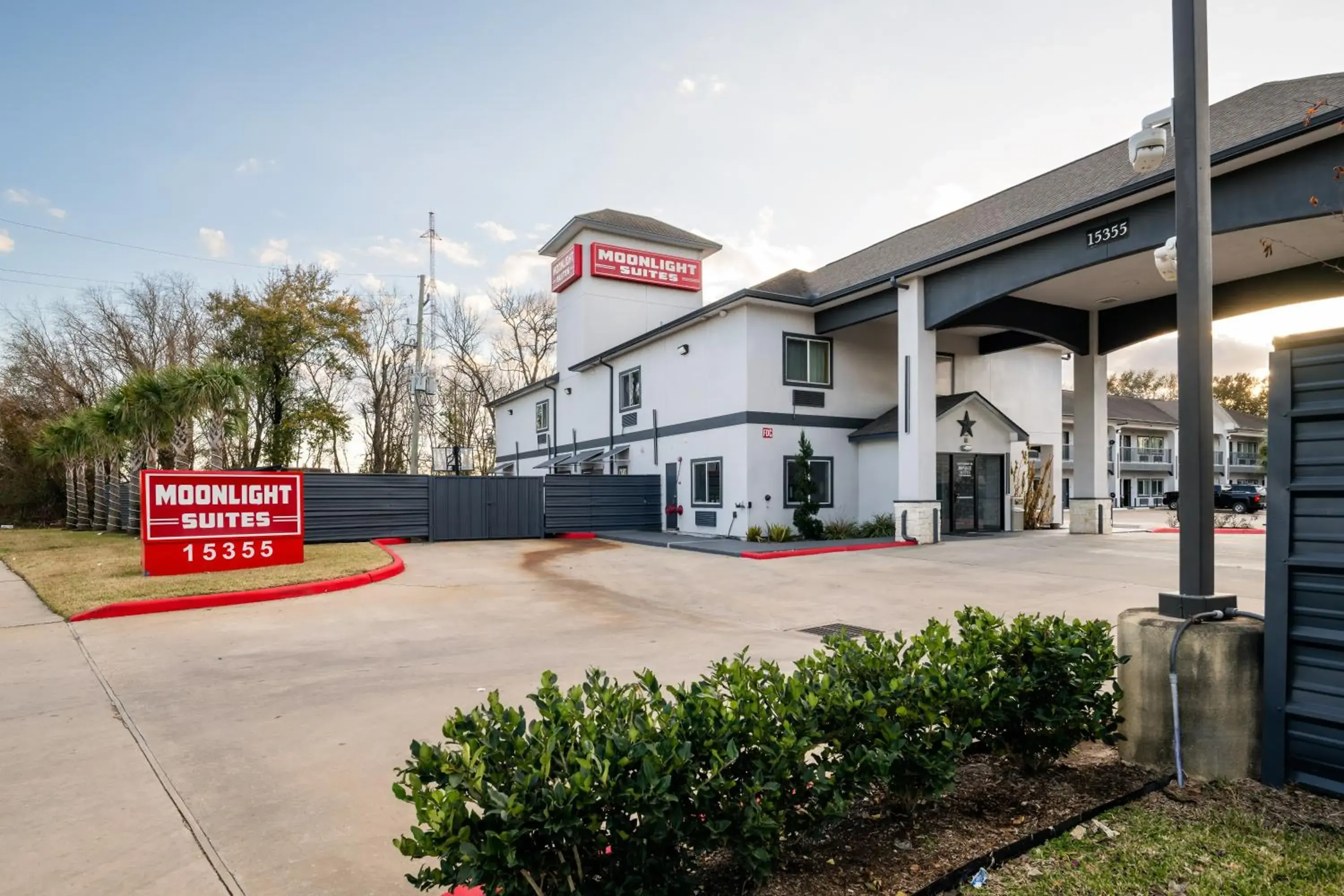 Property building in Moonlight Suites - Houston/George Bush Int'l Airport Property building in Moonlight Suites - Houston/George Bush Int'l Airport