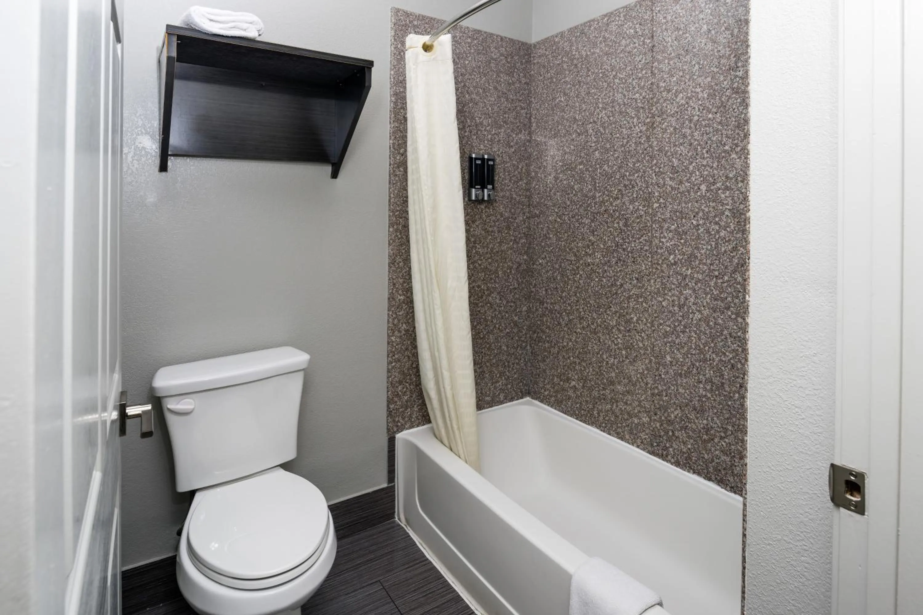 Bathroom in Moonlight Suites - Houston/George Bush Int'l Airport