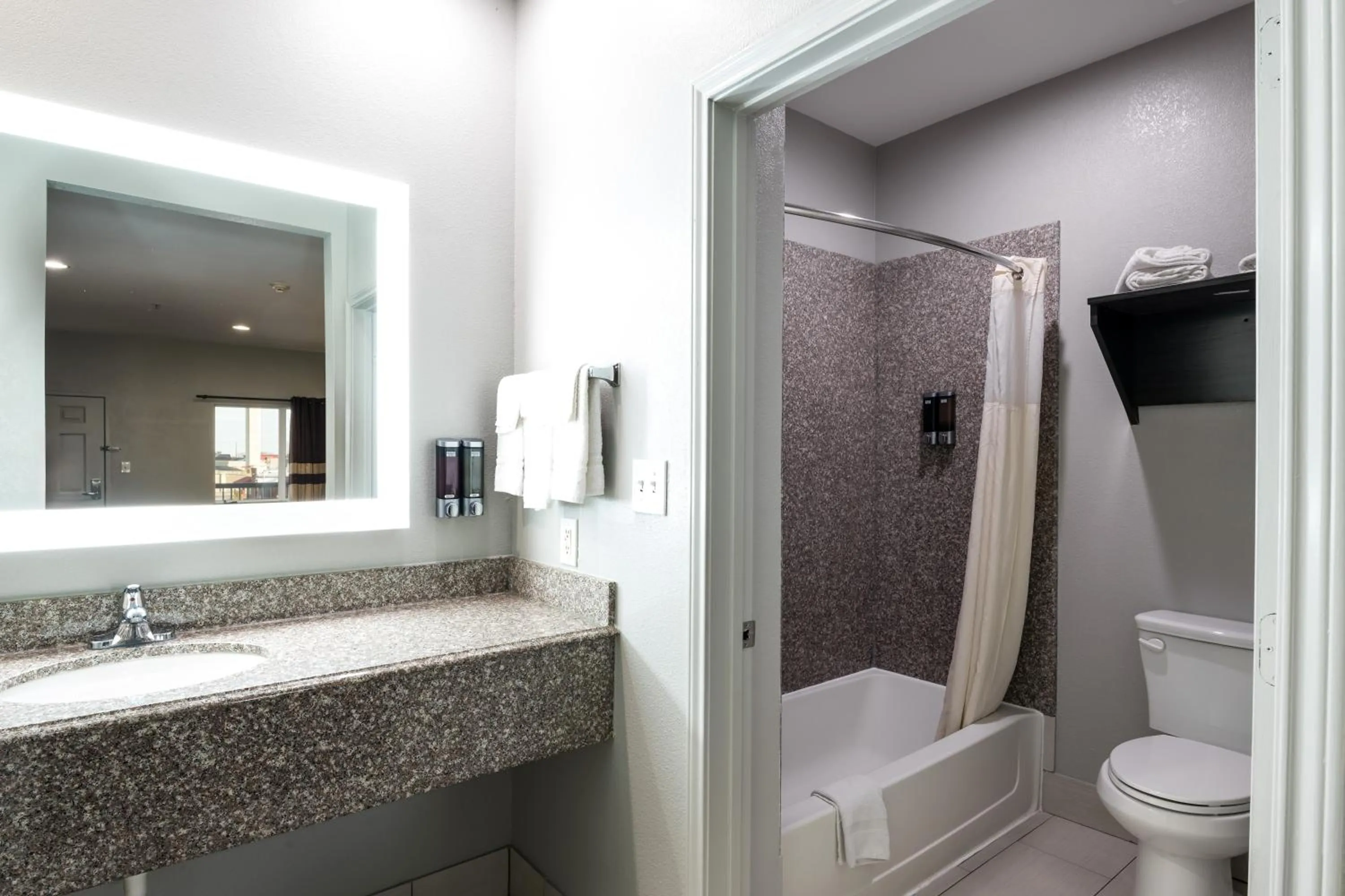 Bathroom in Moonlight Suites - Houston/George Bush Int'l Airport