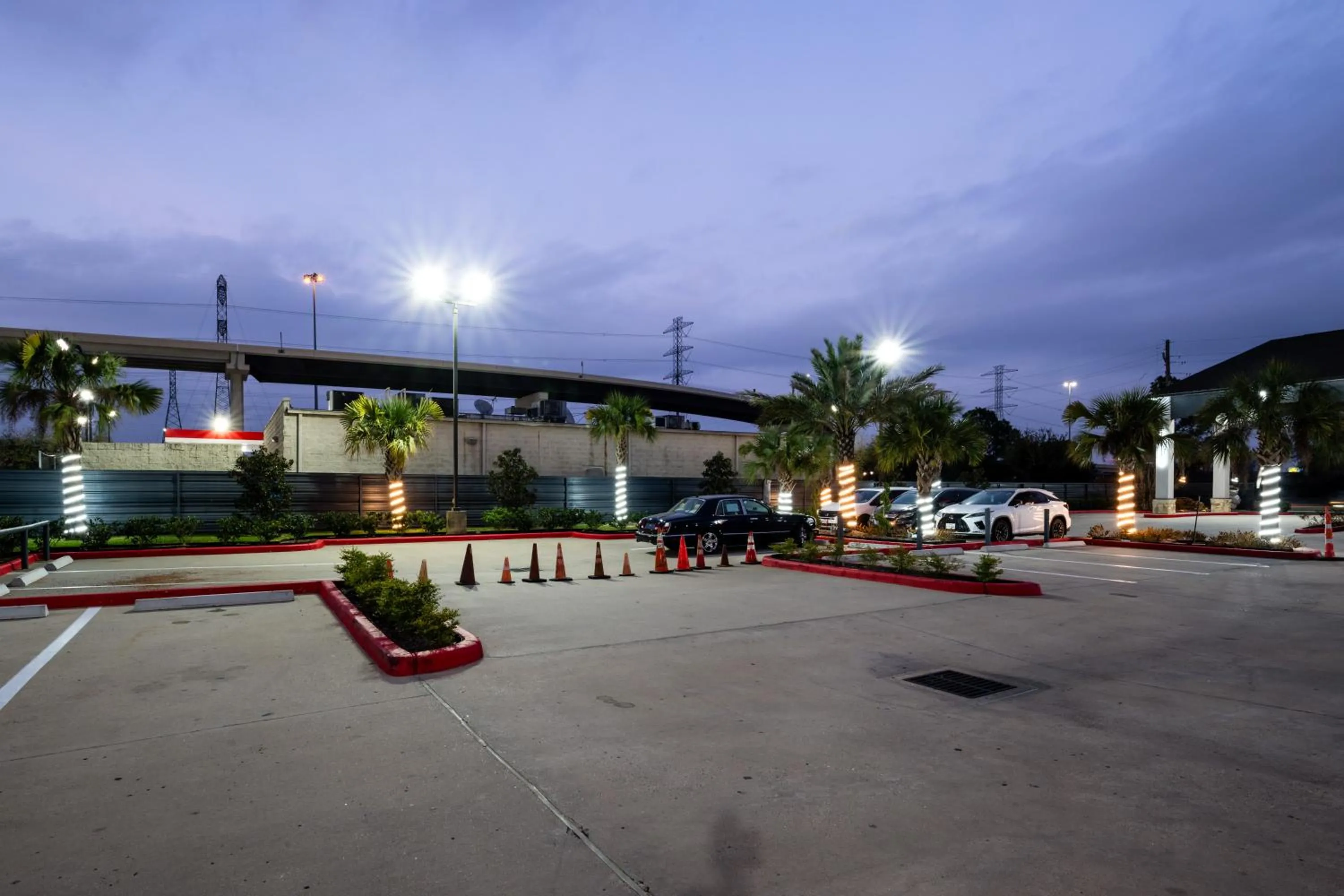 Property building in Moonlight Suites - Houston/George Bush Int'l Airport
