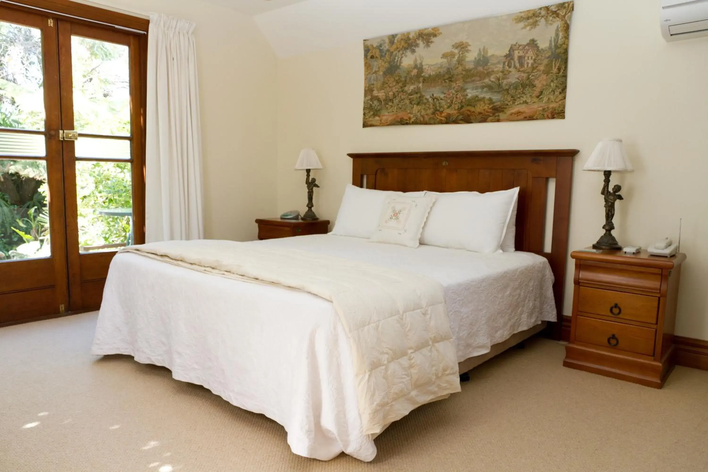 Deluxe Double or Twin Room in Cambria House Deluxe Double or Twin Room in Cambria House