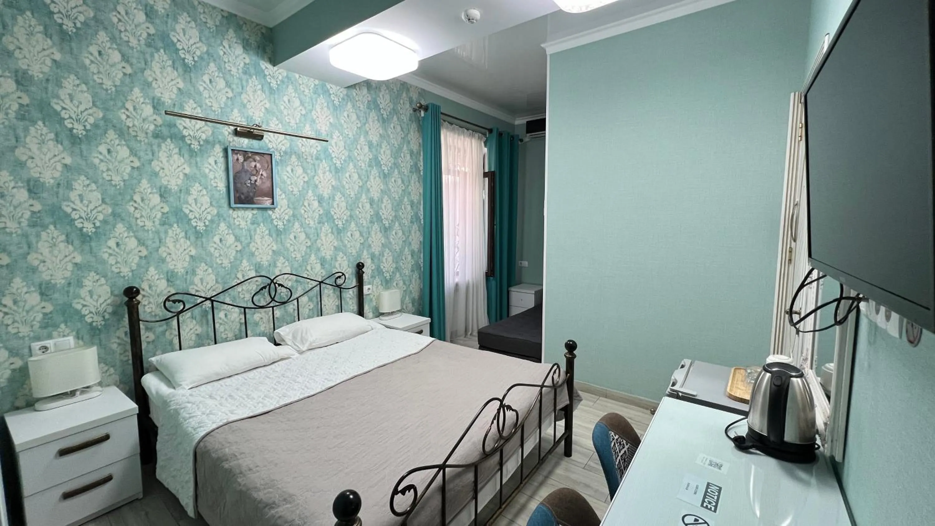 TV and multimedia, Bed in Hotel Nicolas