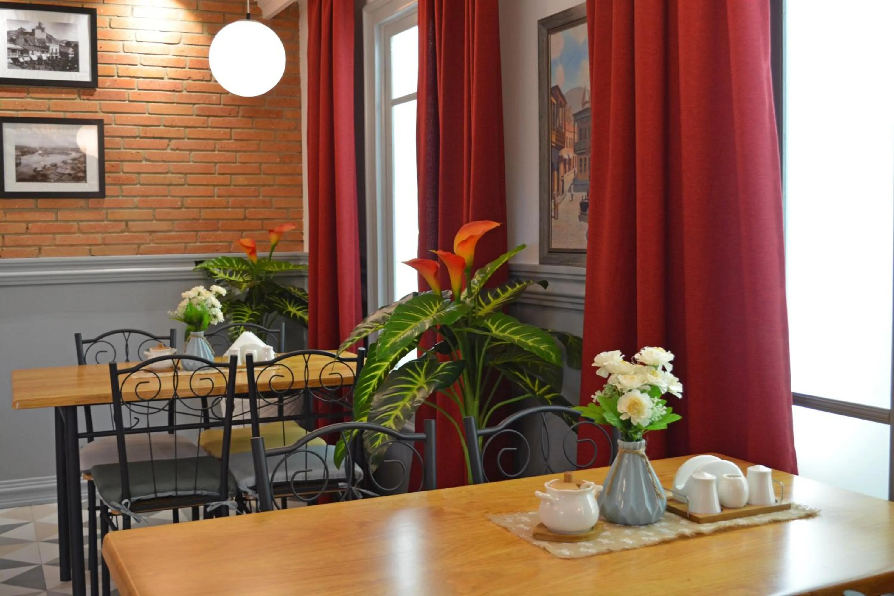 Restaurant/places to eat in Hotel Nicolas