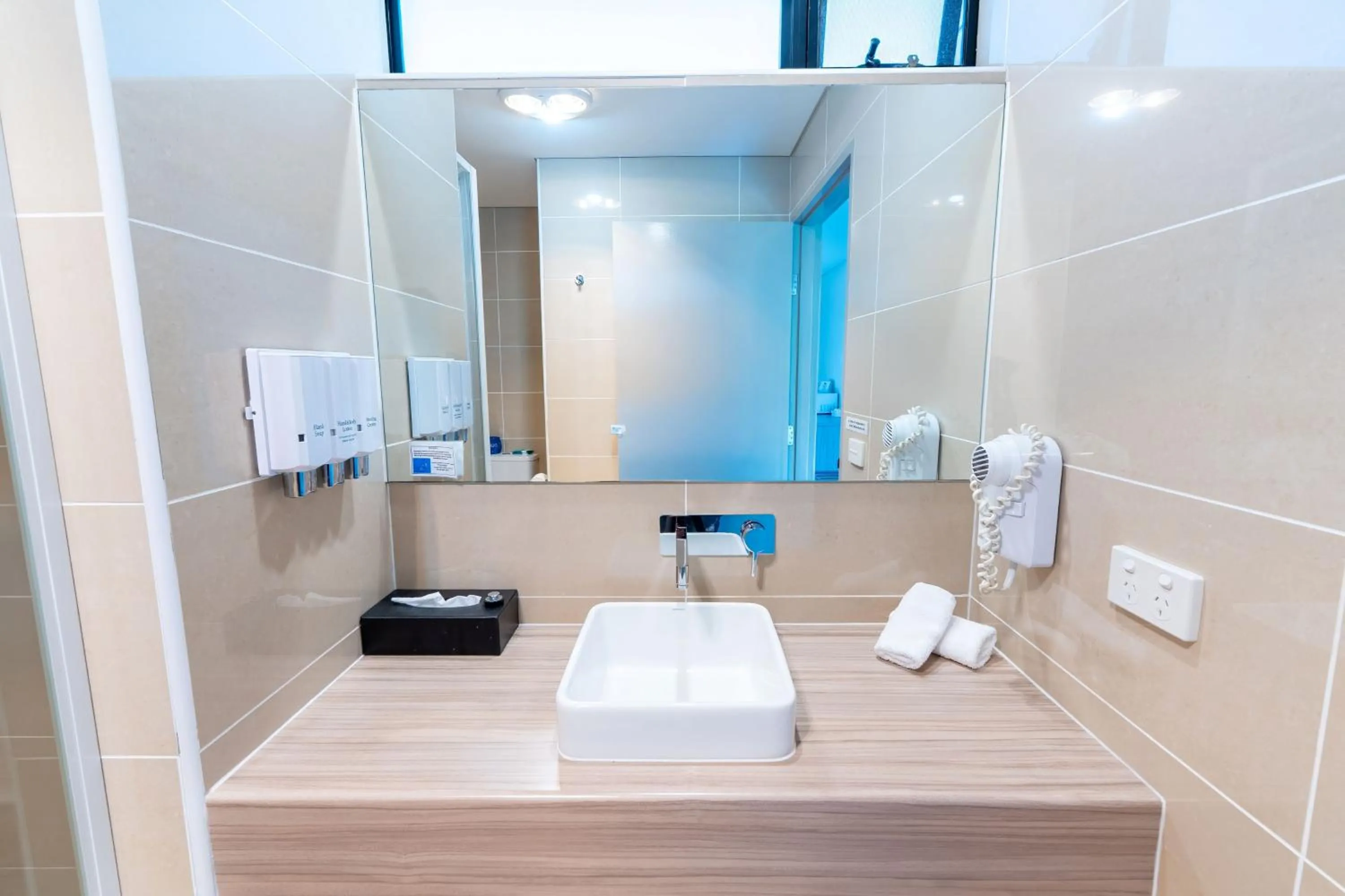 Bathroom in Foreshore Hotel