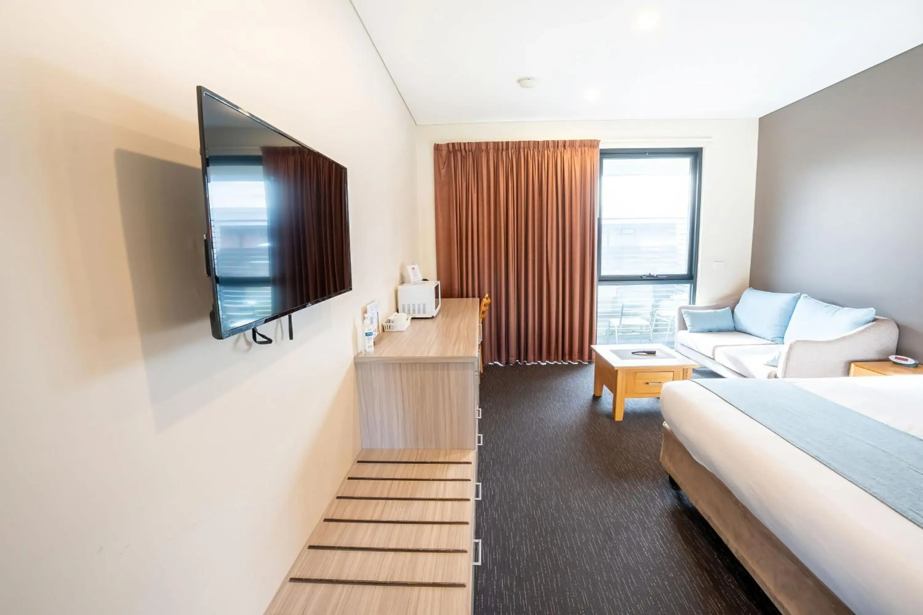 Bedroom, Bed in Foreshore Hotel Bedroom, Bed in Foreshore Hotel