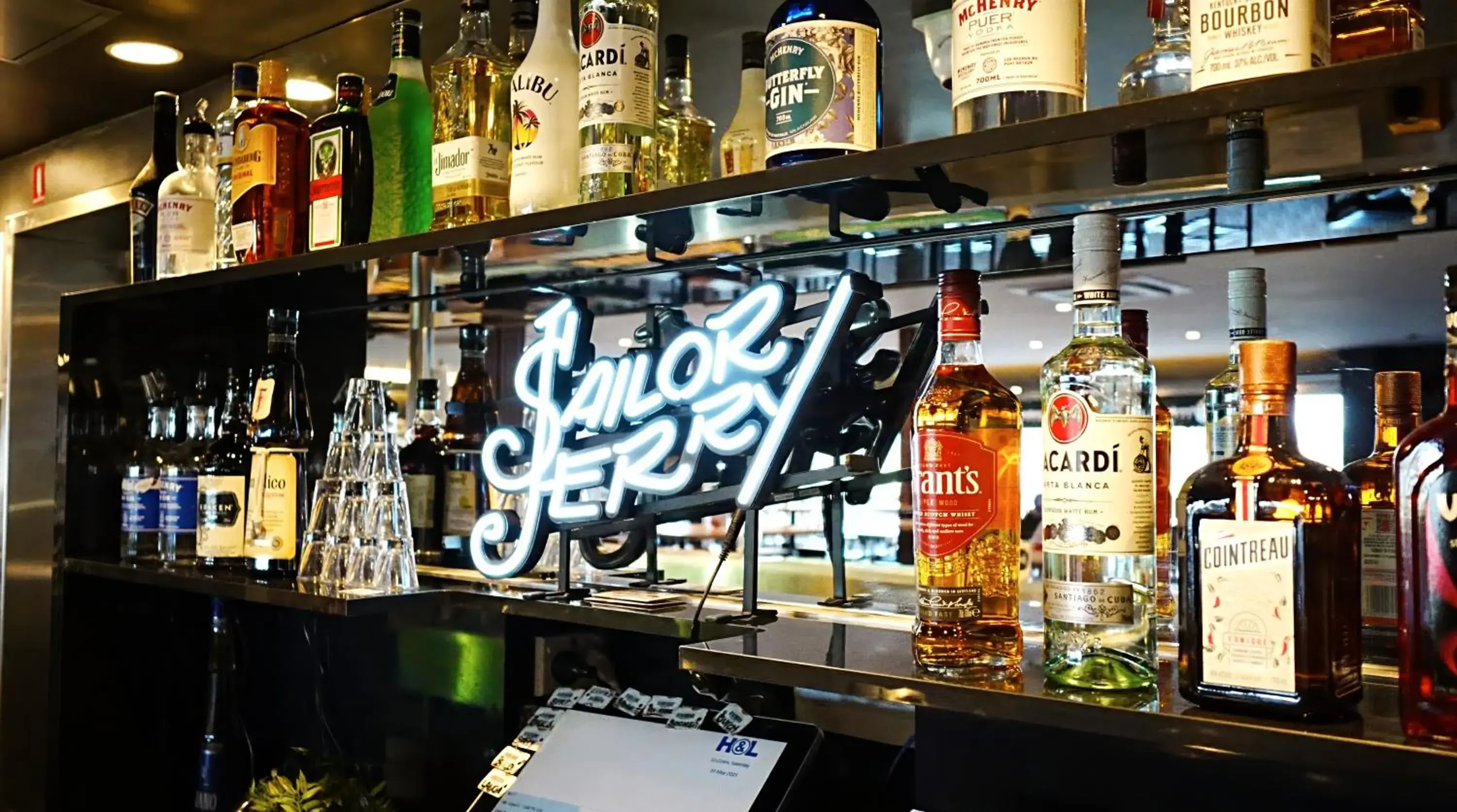 Lounge or bar in Foreshore Hotel Lounge or bar in Foreshore Hotel