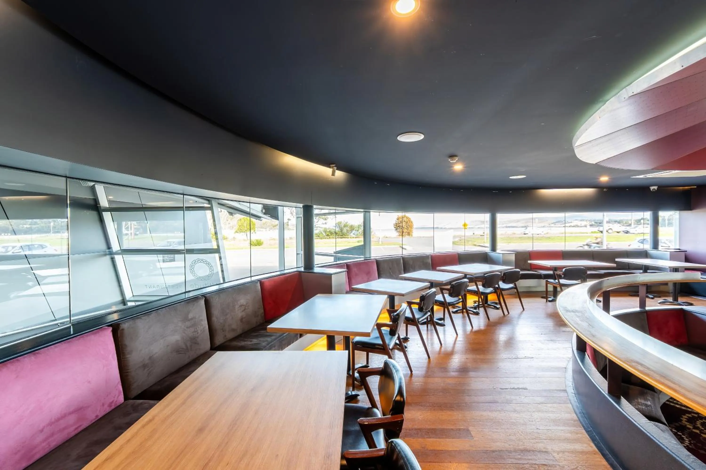 Restaurant/places to eat in Foreshore Hotel