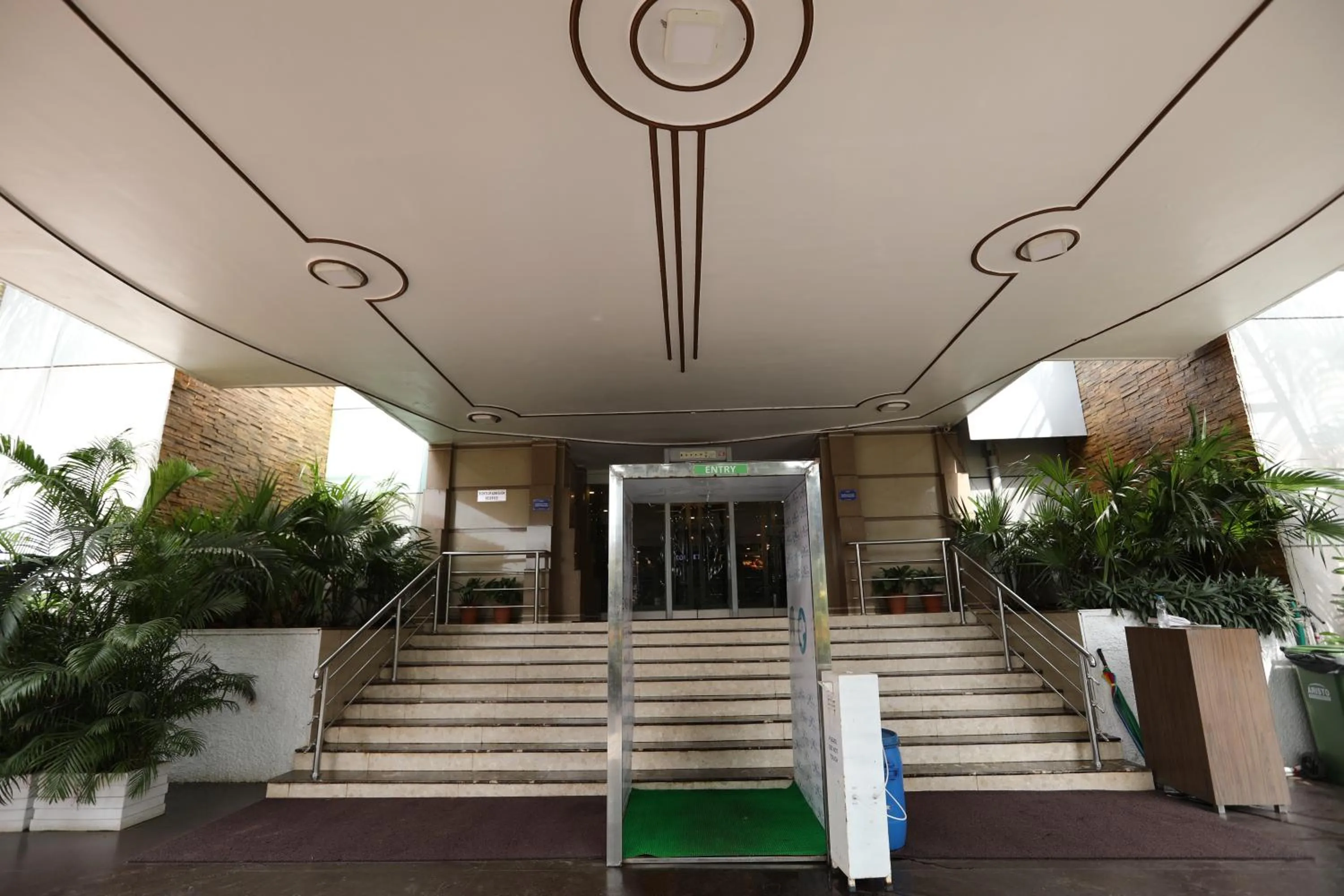 Facade/entrance in The New Marrion