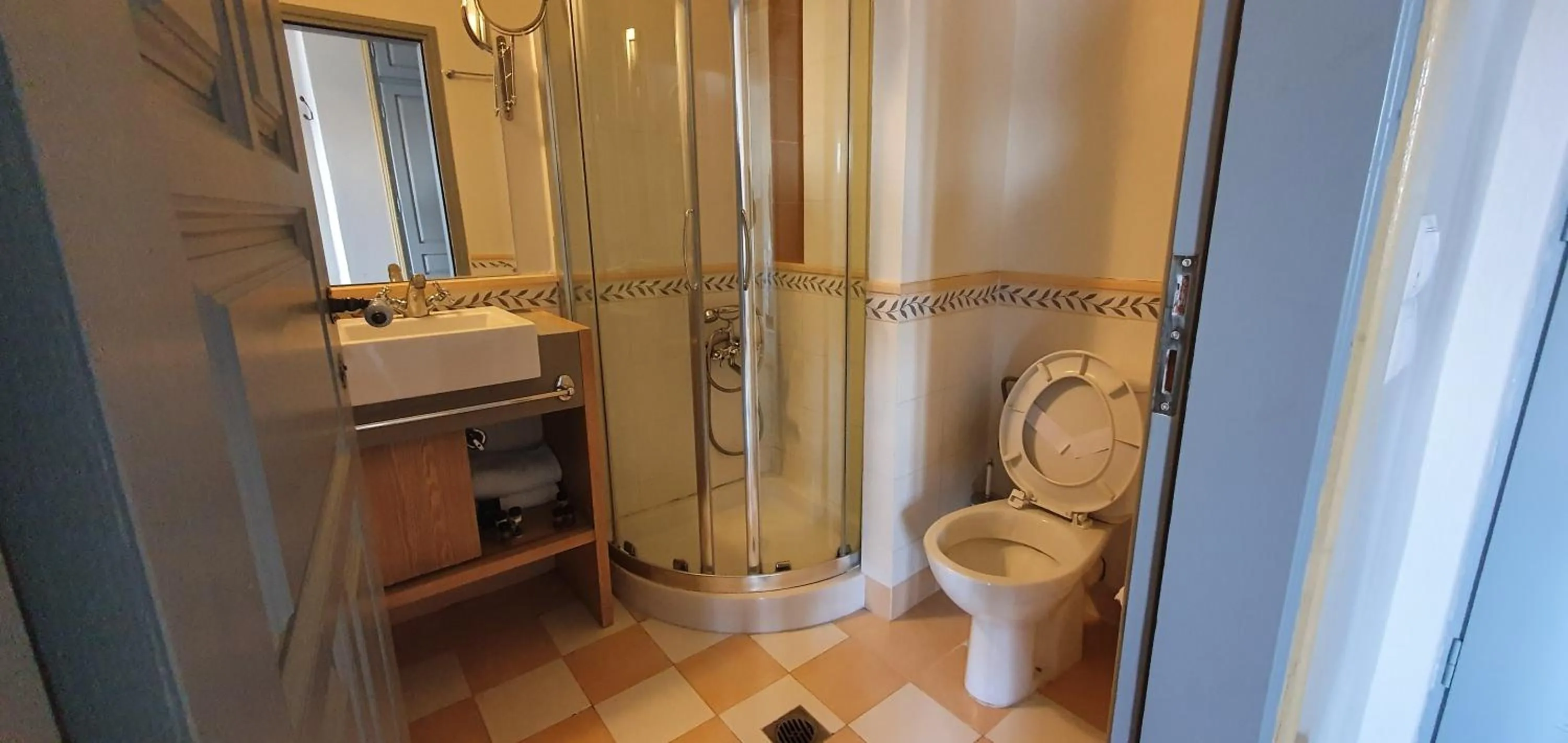 Bathroom in Kyriaki Guesthouse & Suites