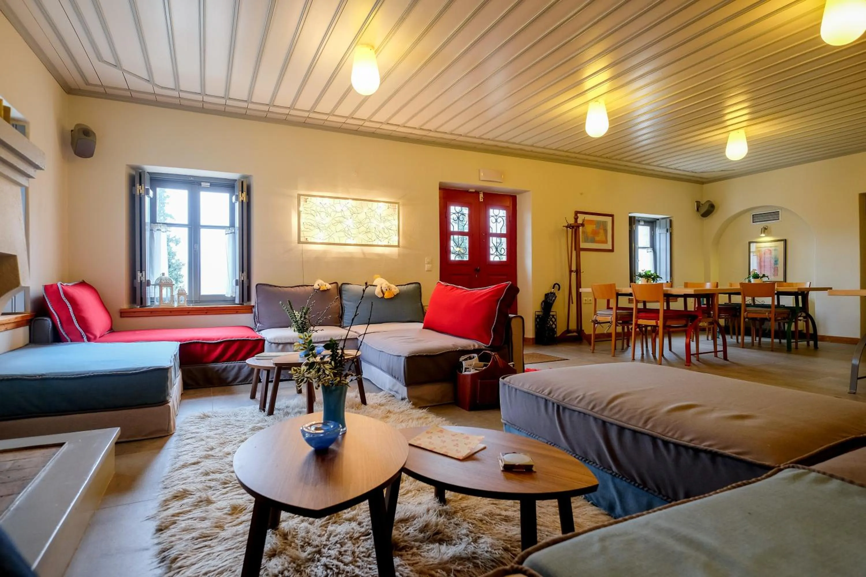 Communal lounge/ TV room in Kyriaki Guesthouse & Suites