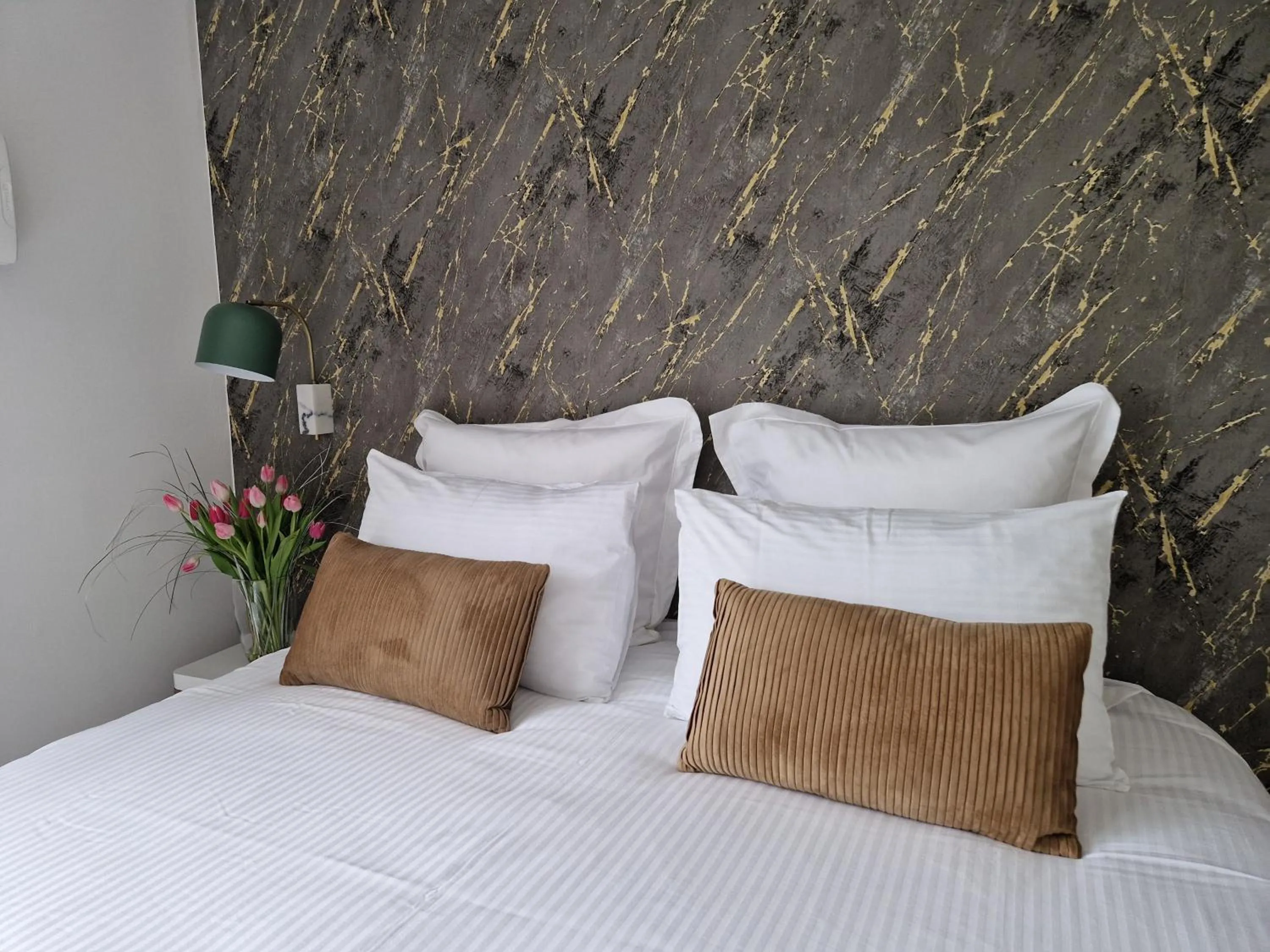 Property building, Bed in Chambre d'hôtes