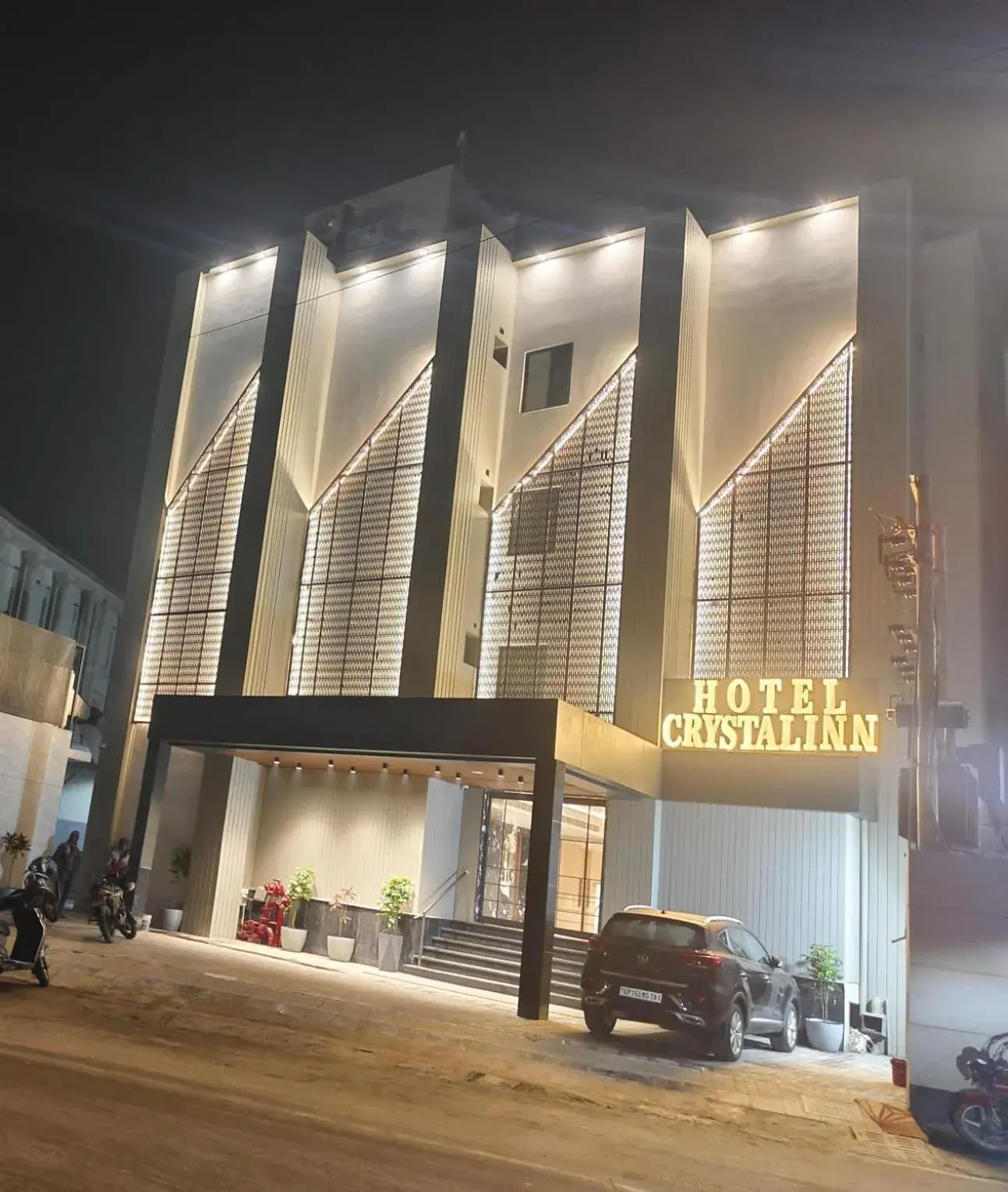 Property building in Crystal Inn Property building in Crystal Inn