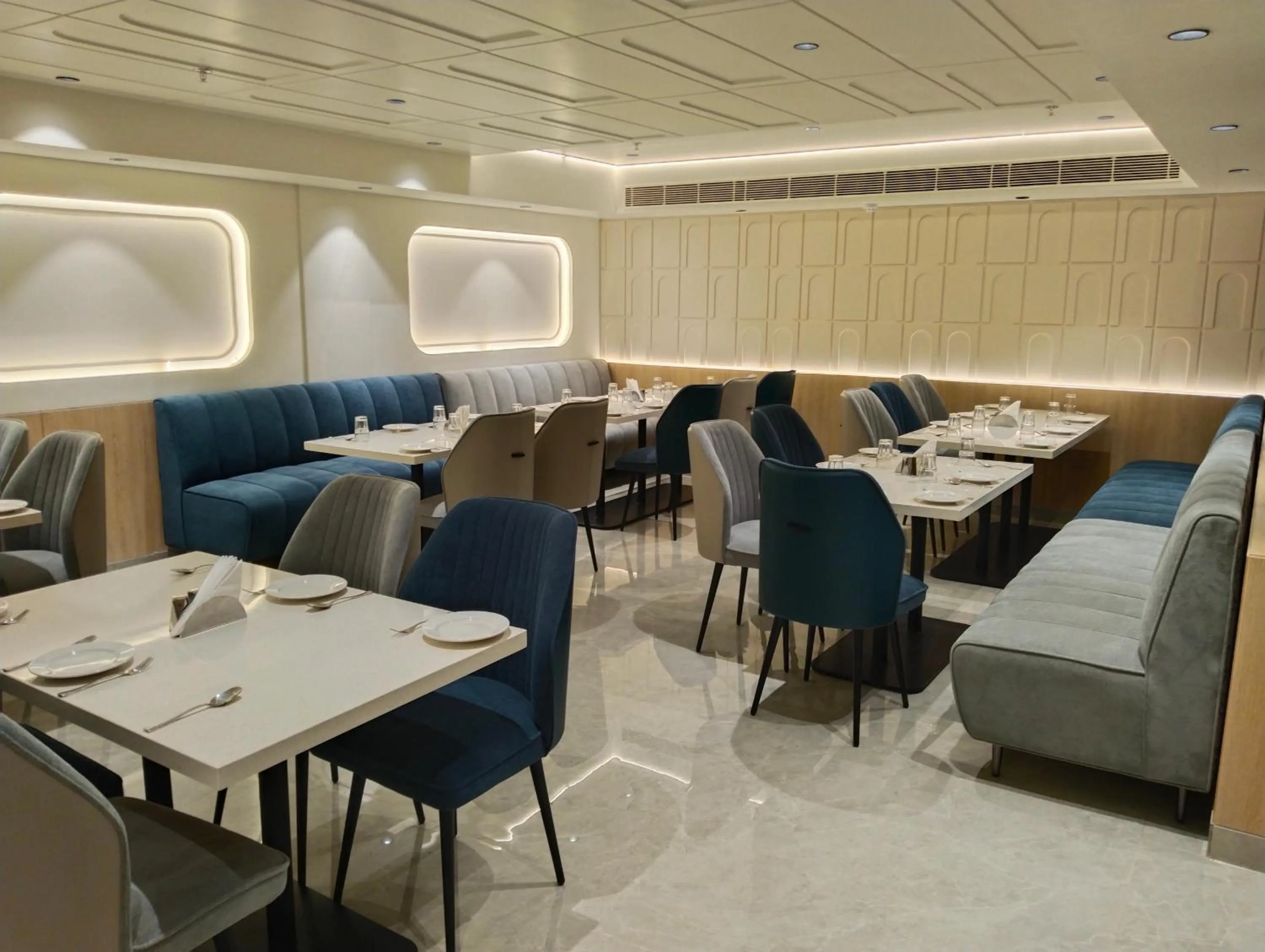 Restaurant/places to eat in Crystal Inn