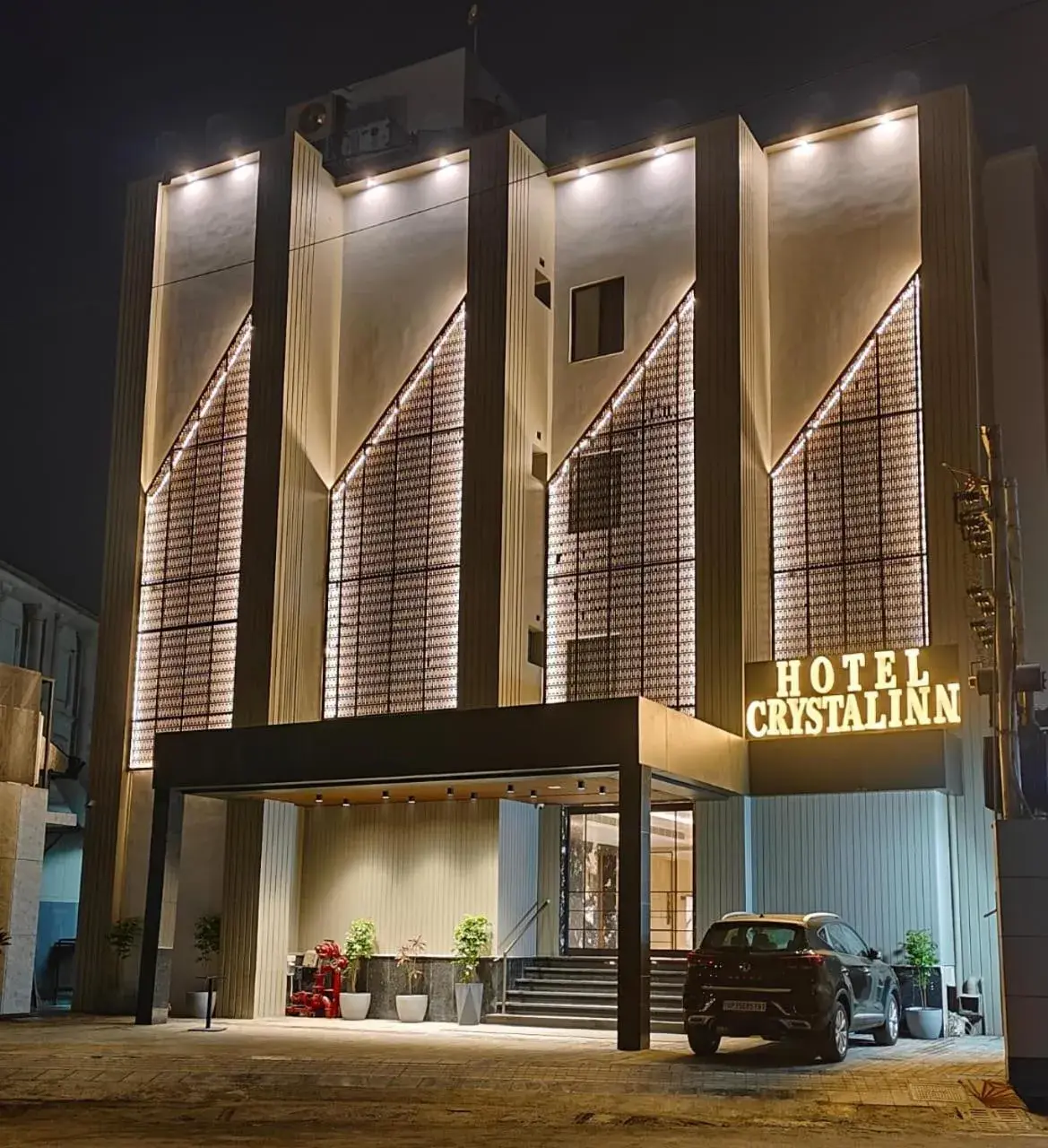 Property building in Crystal Inn Property building in Crystal Inn