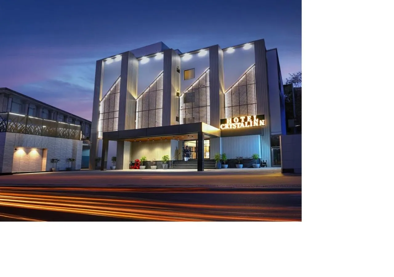 Facade/entrance in Crystal Inn