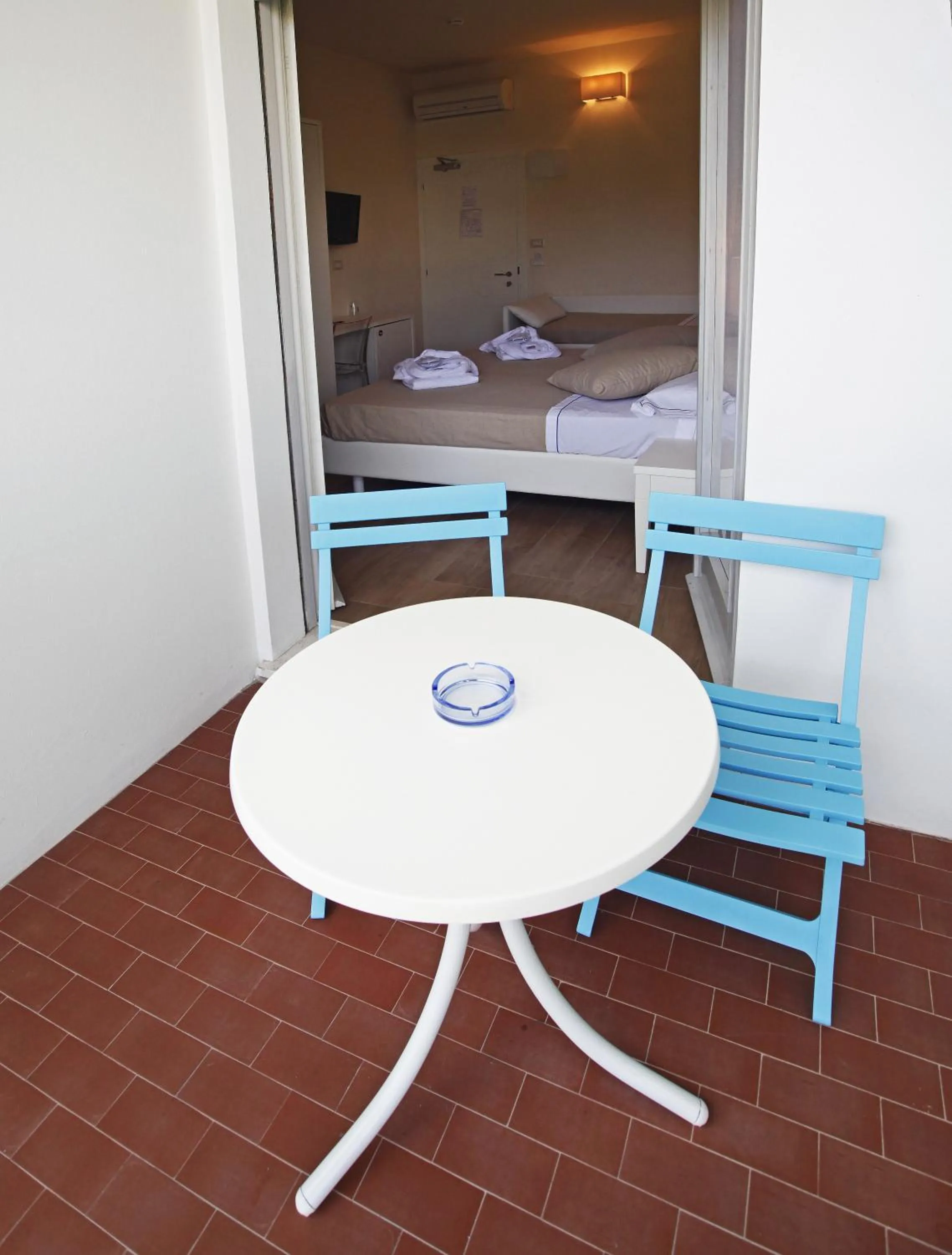 Balcony/Terrace, Bed in Mini Hotel