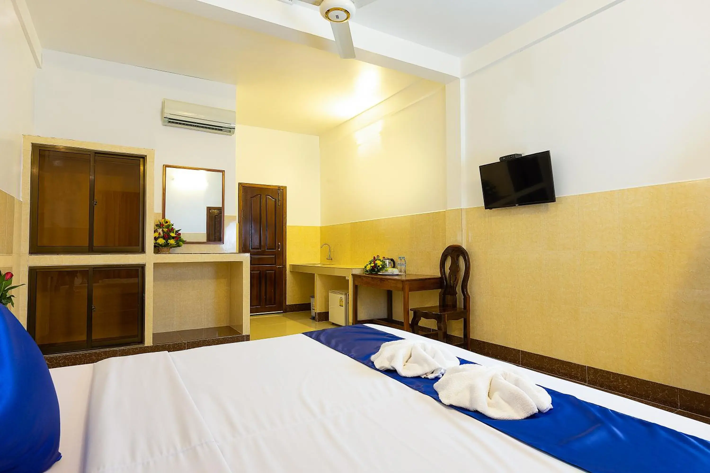 Double Room with Balcony in Botoum Hostel Double Room with Balcony in Botoum Hostel