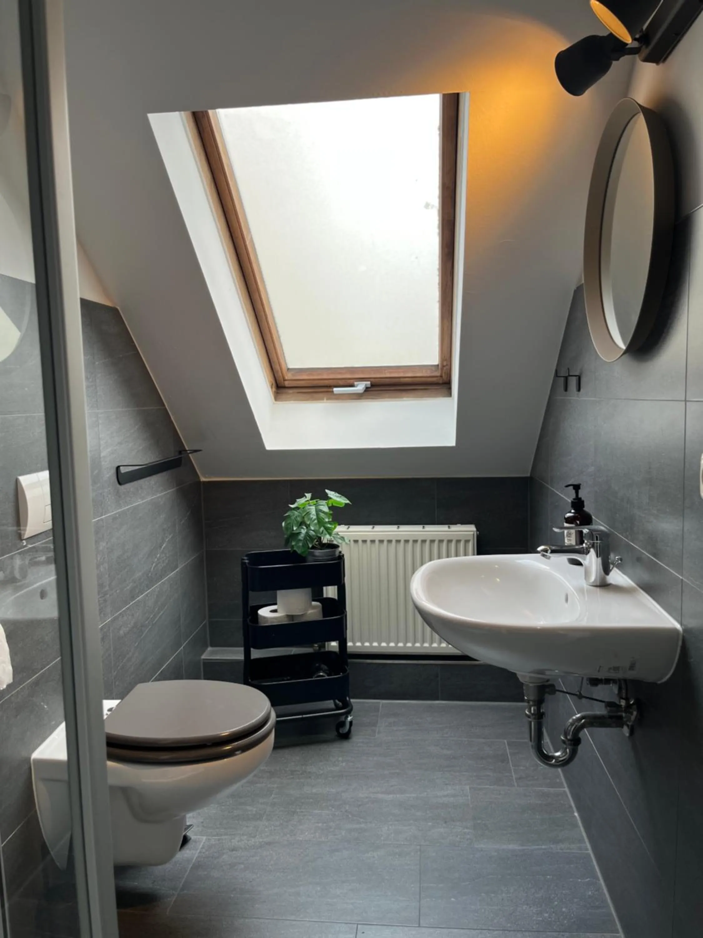 Toilet in Blue Doors Hostel KTV