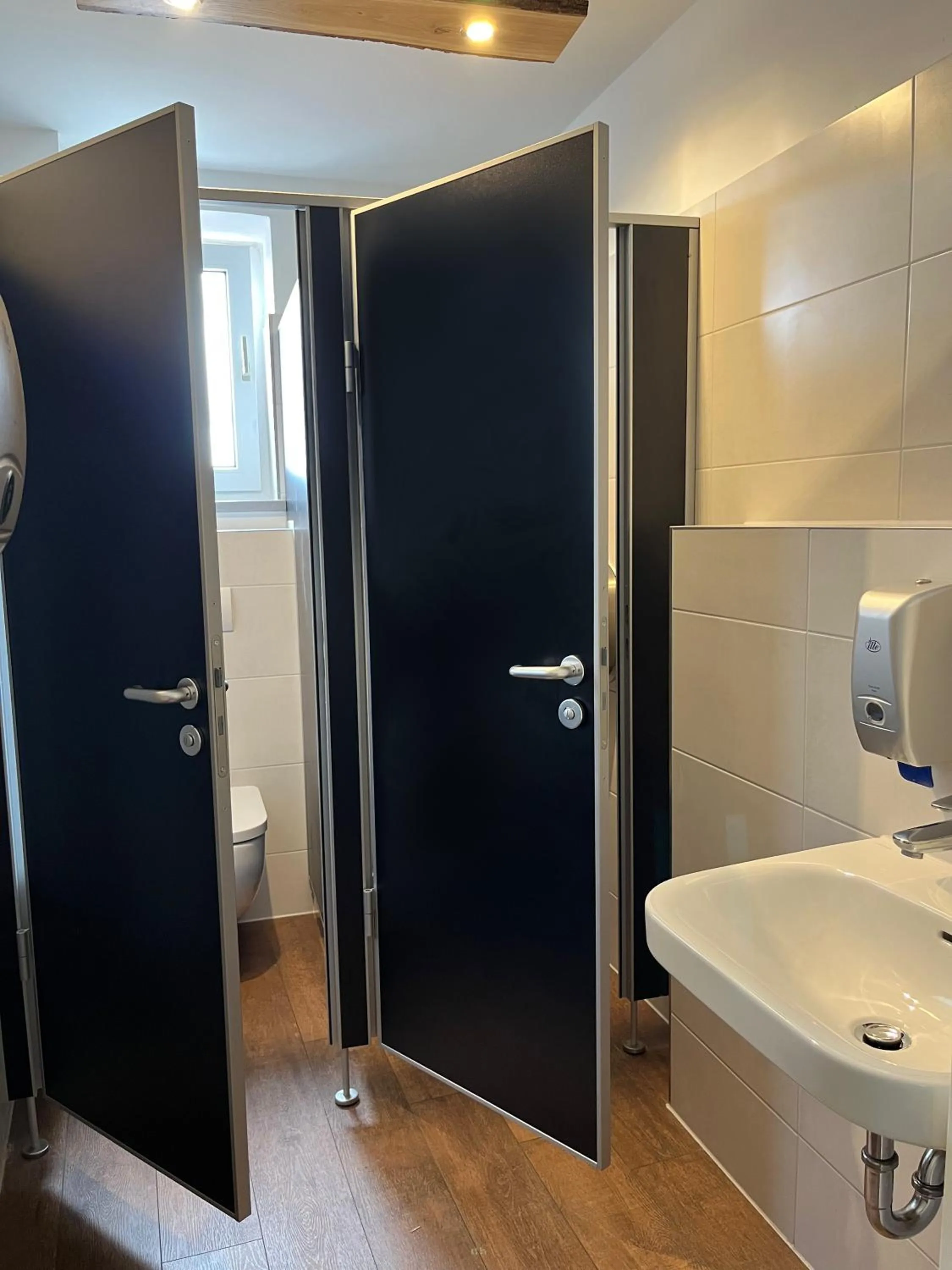 Toilet in Blue Doors Hostel KTV