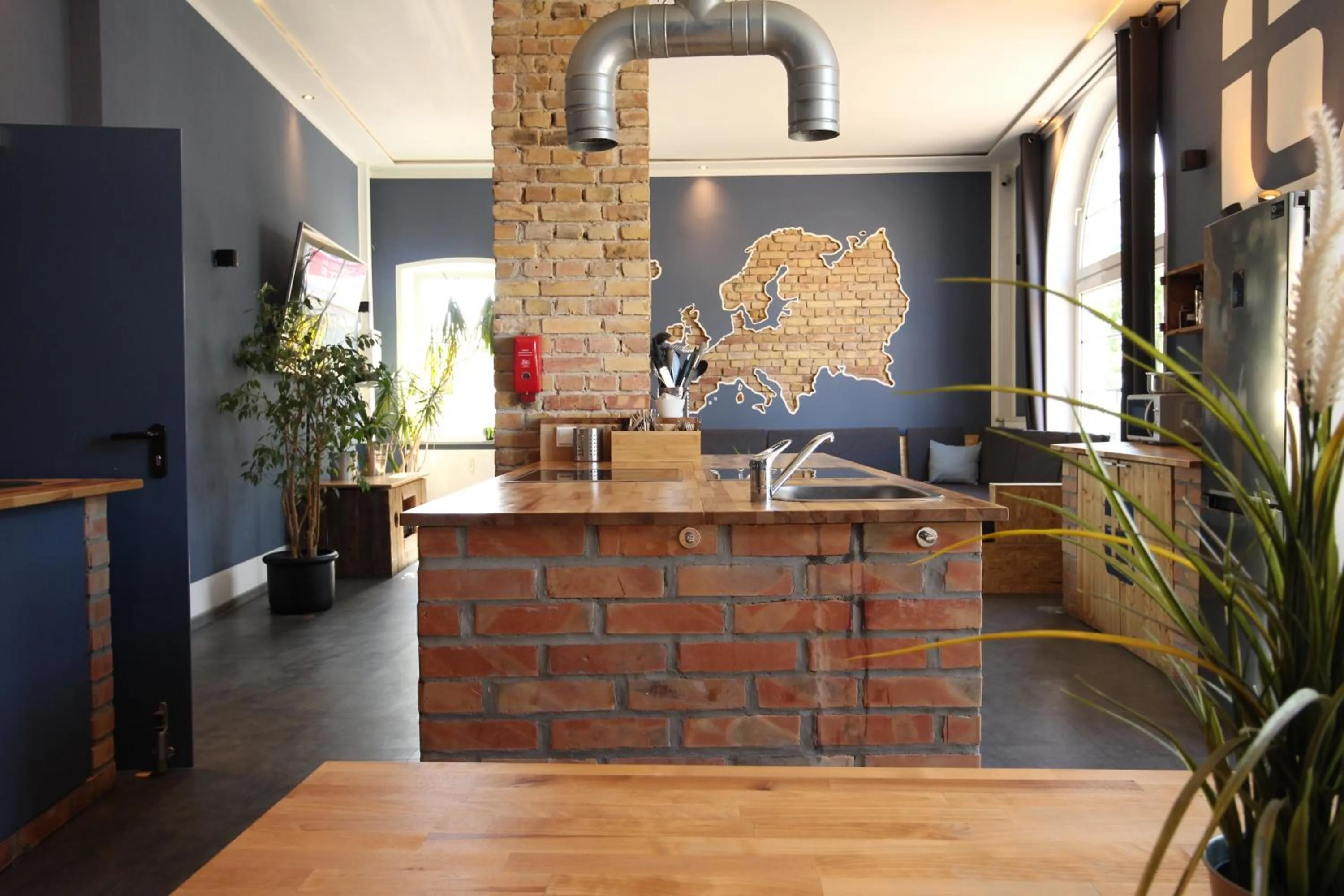 Communal kitchen in Blue Doors Hostel KTV