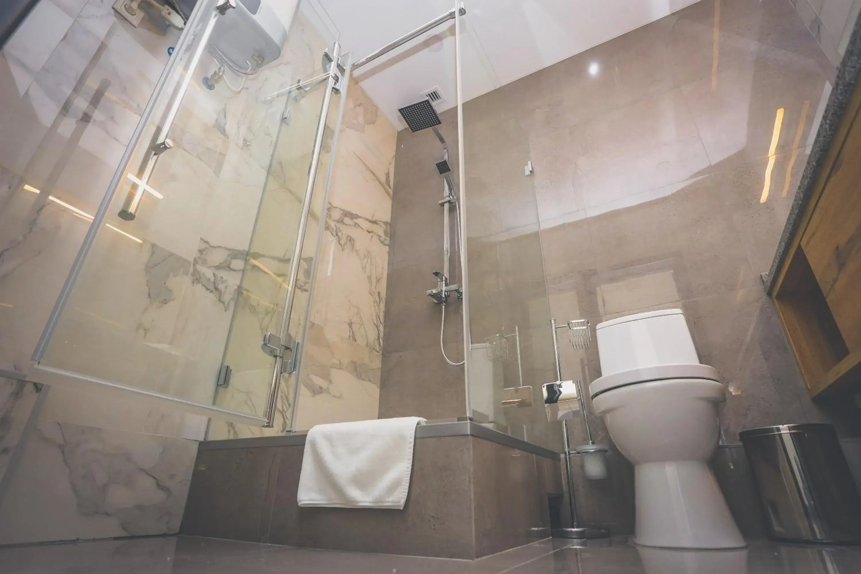 Shower in Aurum hotel Shower in Aurum hotel