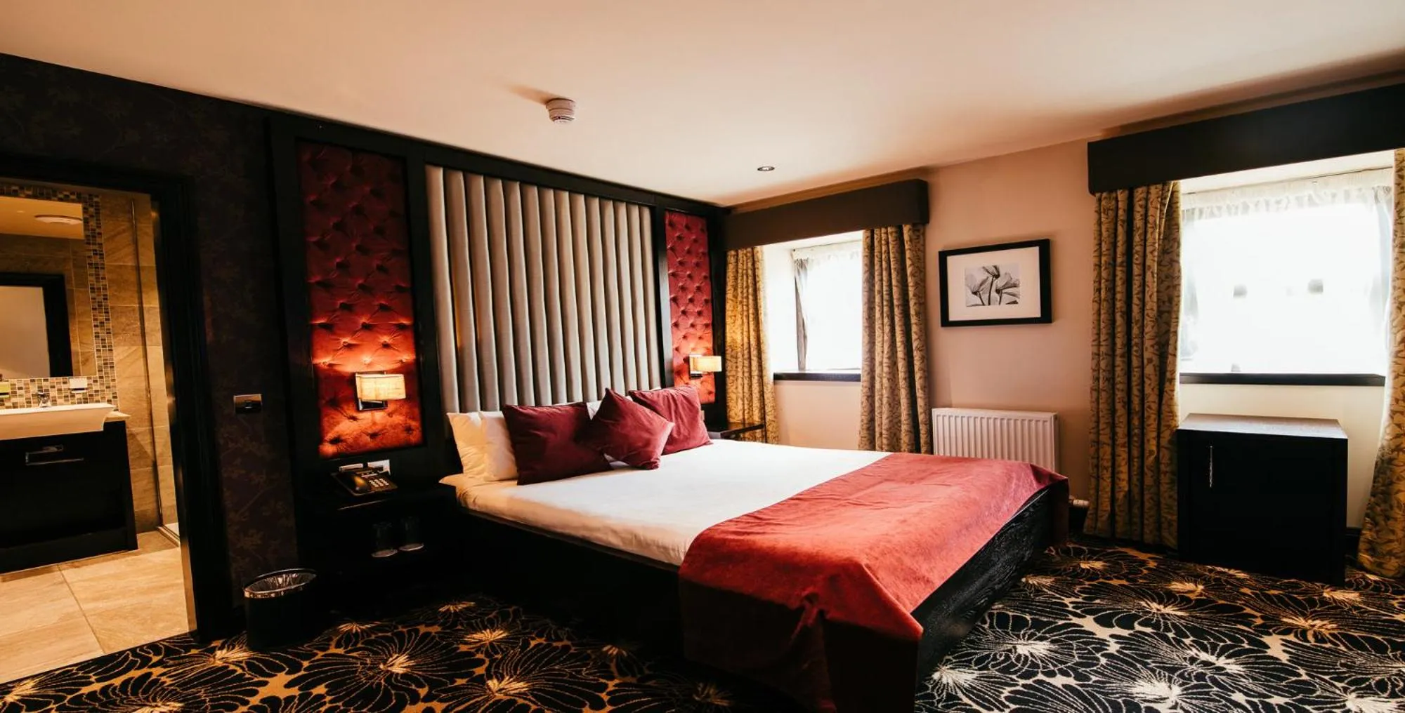 Shower, Bed in The Torrance Hotel