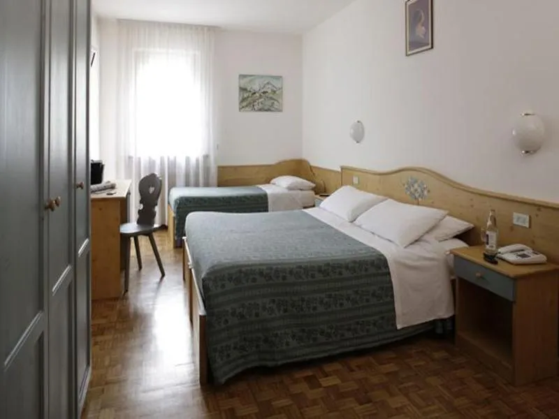 Day, Bed in Albergo Miravalle-Tre Cime Views