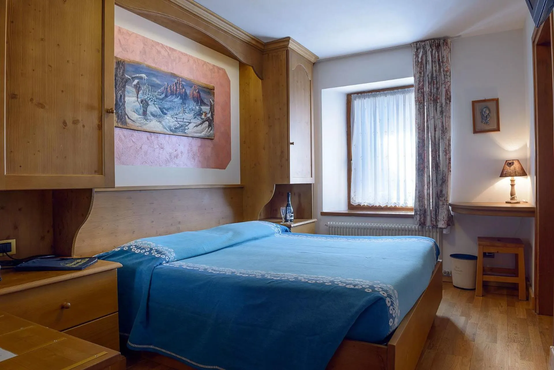 Day, Bed in Albergo Miravalle-Tre Cime Views