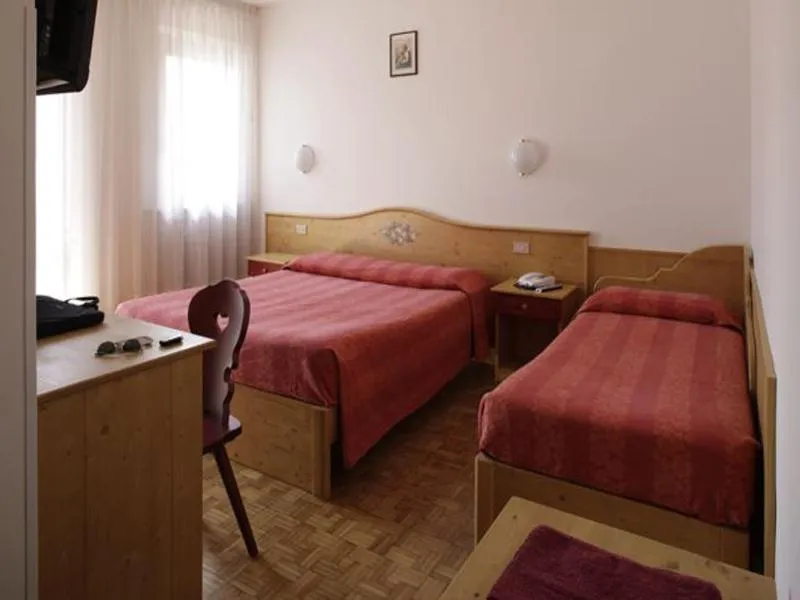 Day, Bed in Albergo Miravalle-Tre Cime Views