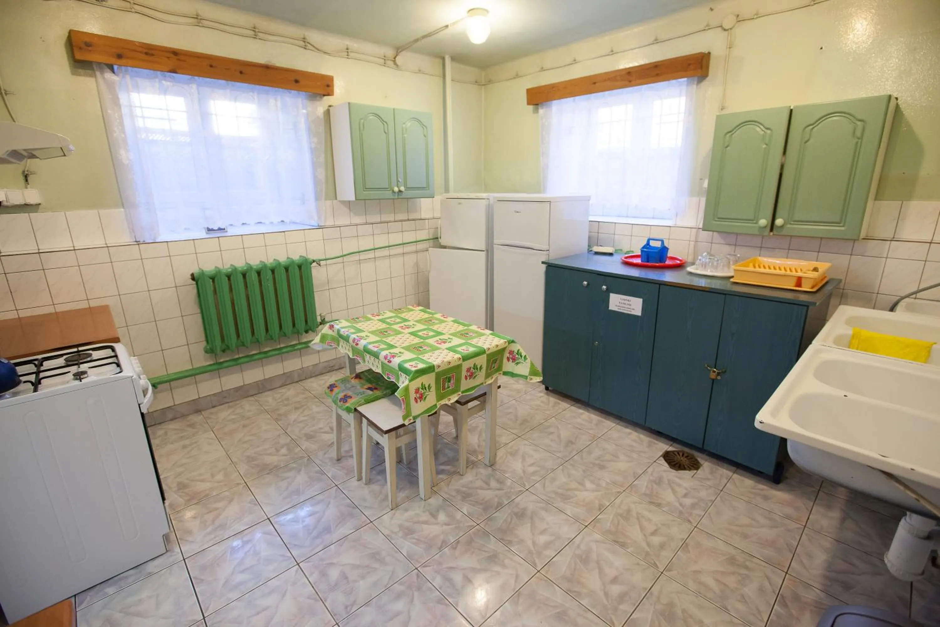 Communal kitchen in Schronisko Młodzieżowe PTSM Matecznik