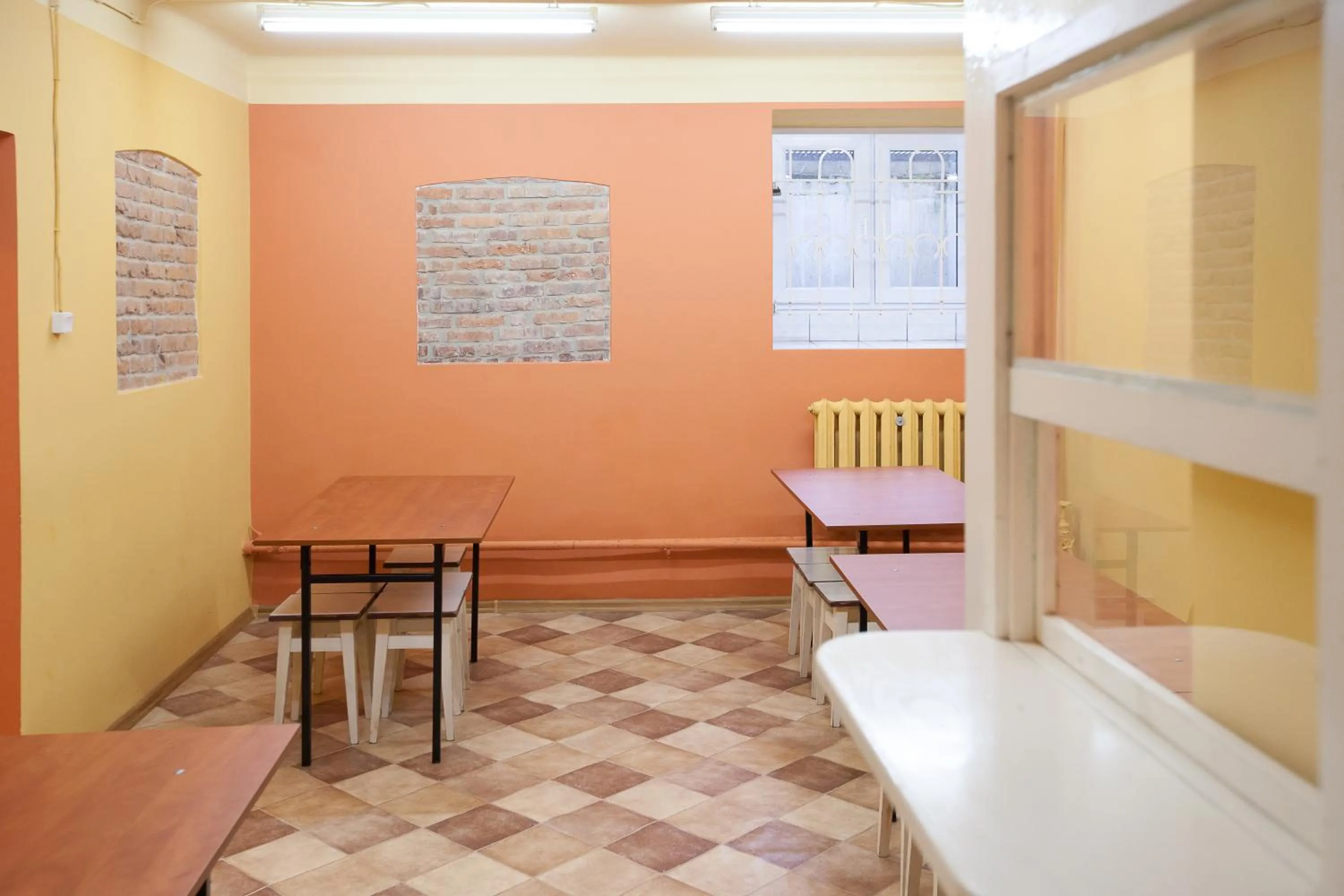 Communal kitchen in Schronisko Młodzieżowe PTSM Matecznik