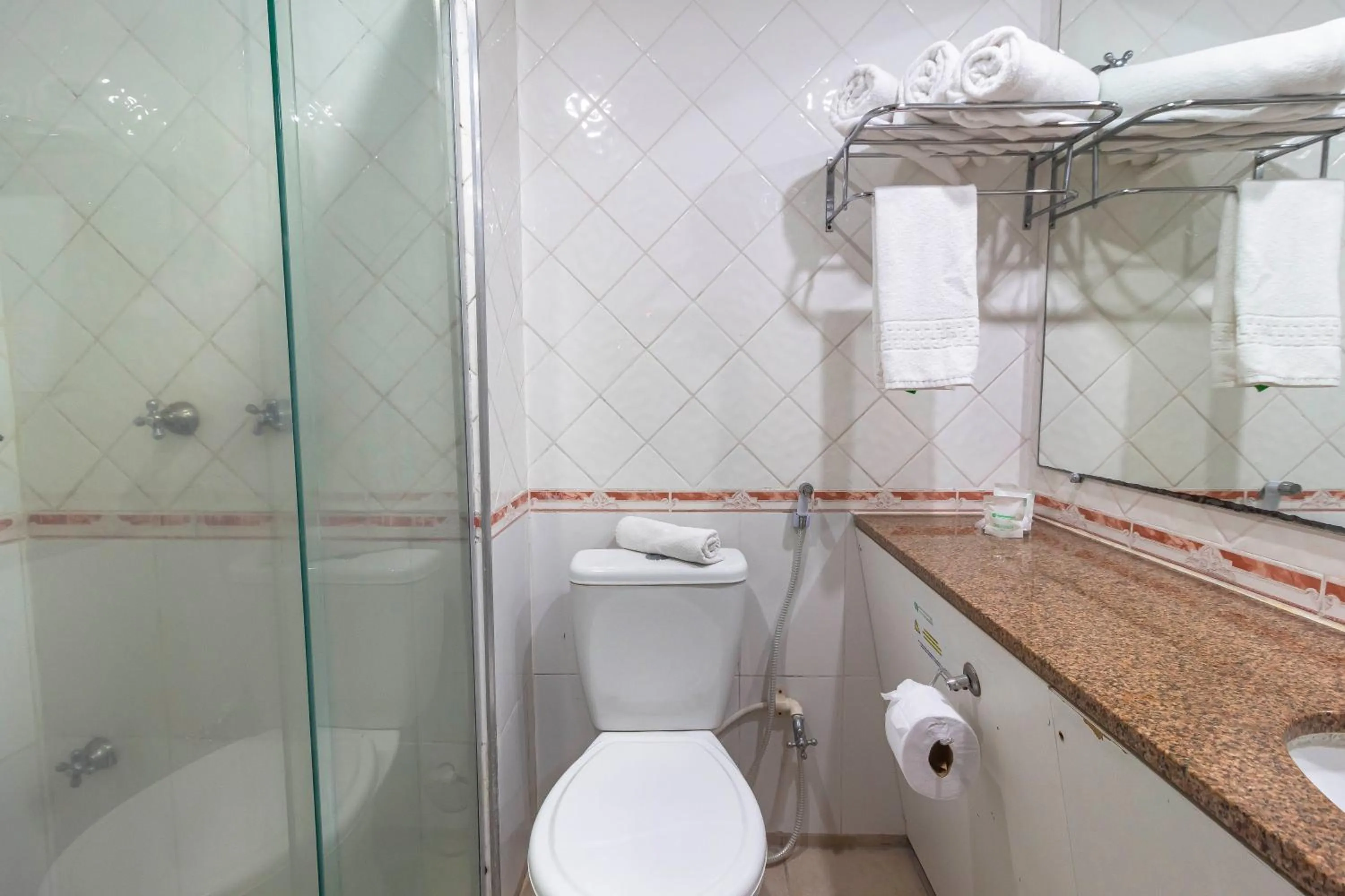 Bathroom in Hotel Nacional Inn Curitiba Estação Shopping