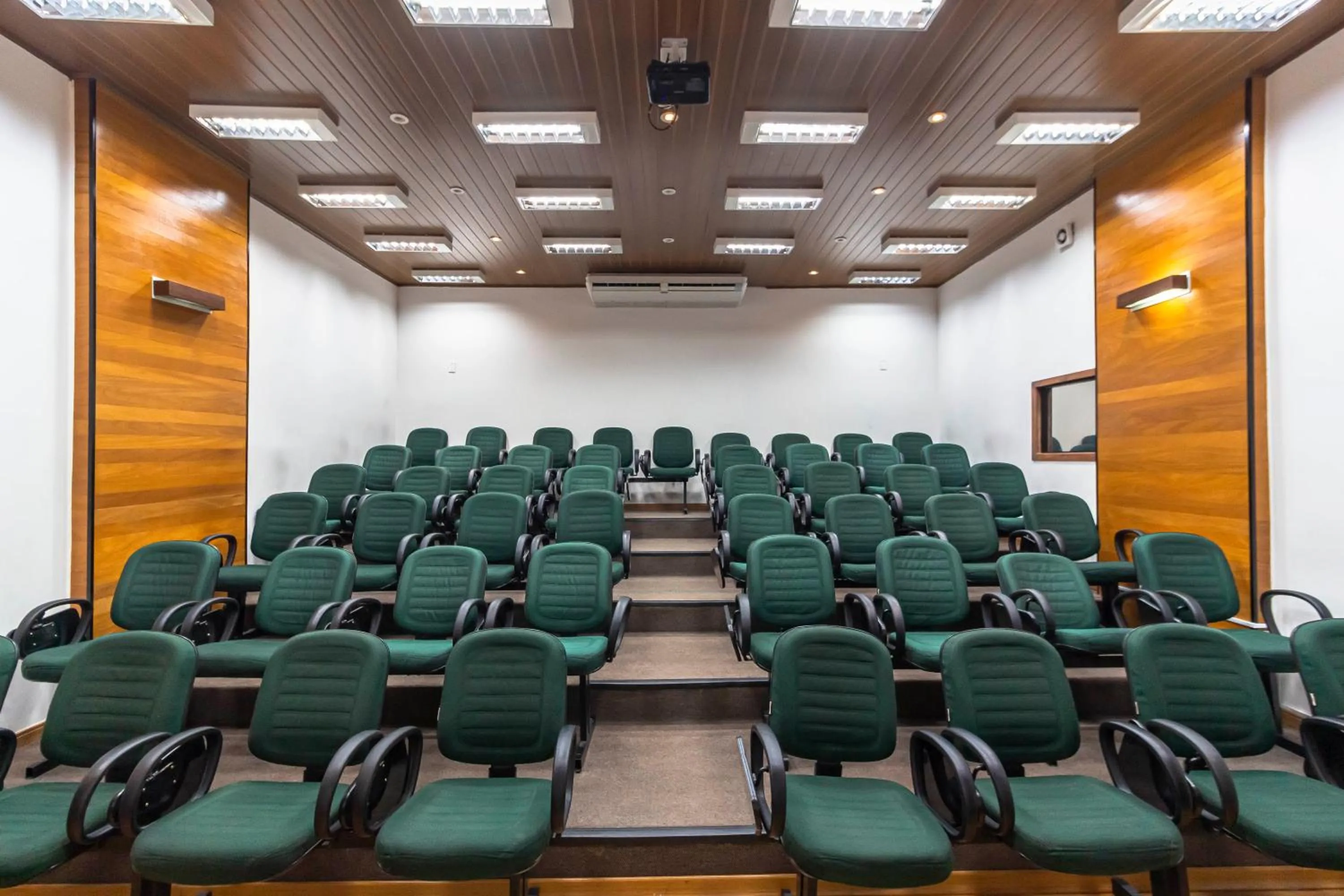 Meeting/conference room in Hotel Nacional Inn Curitiba Estação Shopping