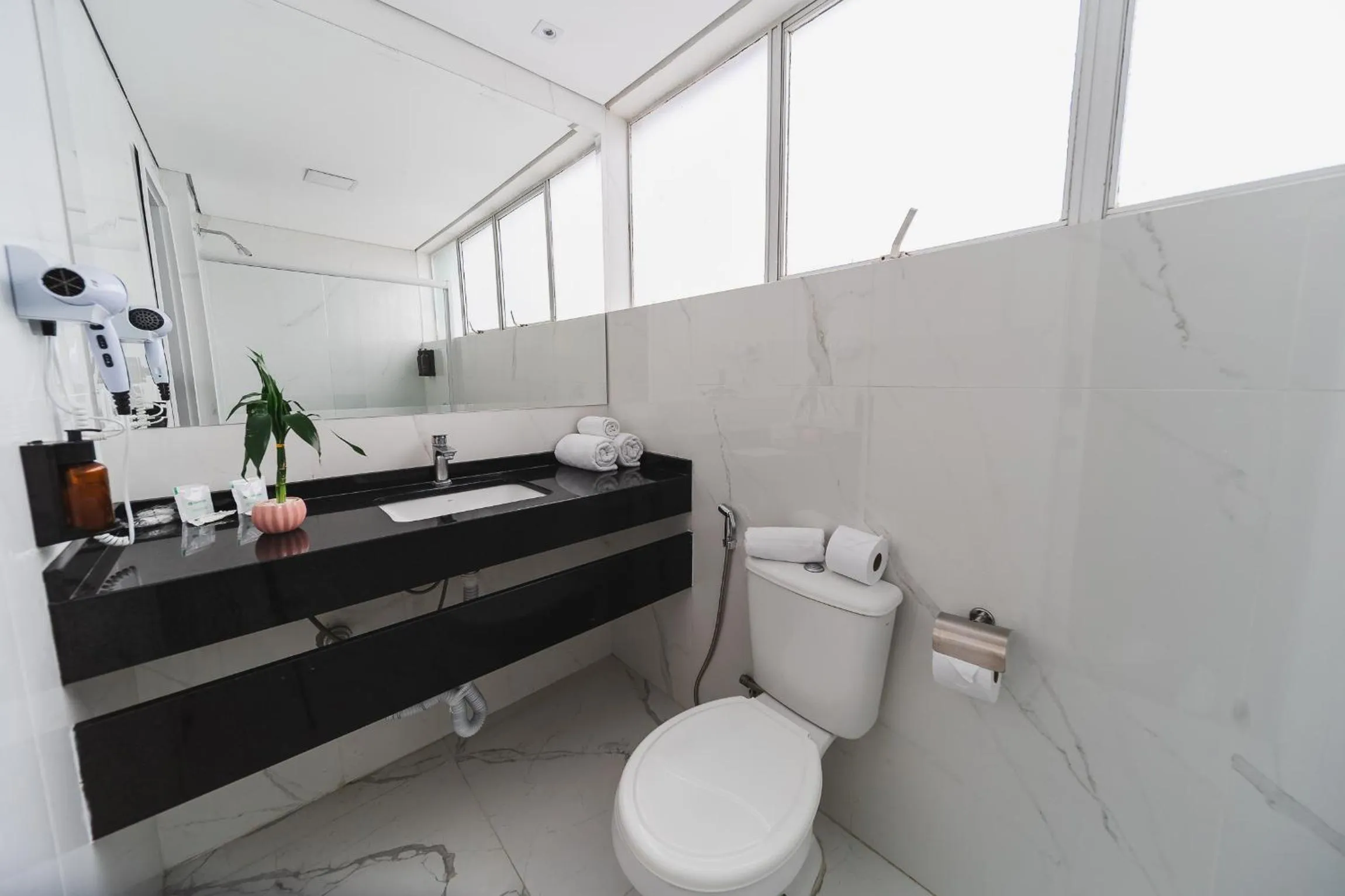 Bathroom in Hotel Nacional Inn Curitiba Estação Shopping