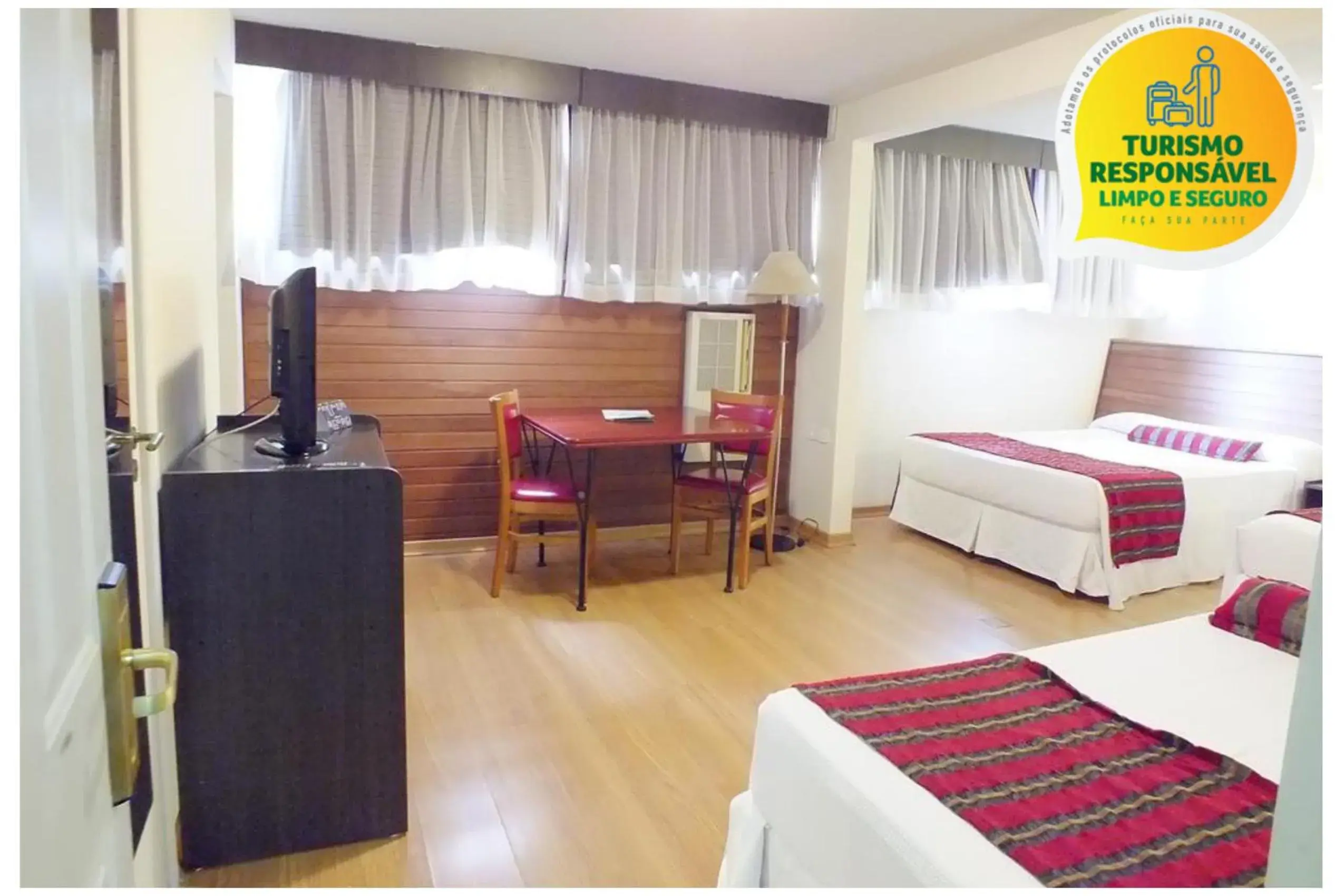 Photo of the whole room, Bed in Hotel Nacional Inn Curitiba Estação Shopping Photo of the whole room, Bed in Hotel Nacional Inn Curitiba Estação Shopping