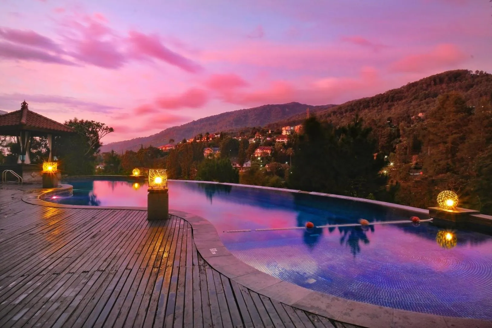 Swimming pool in The Grand Hill Resort-Hotel