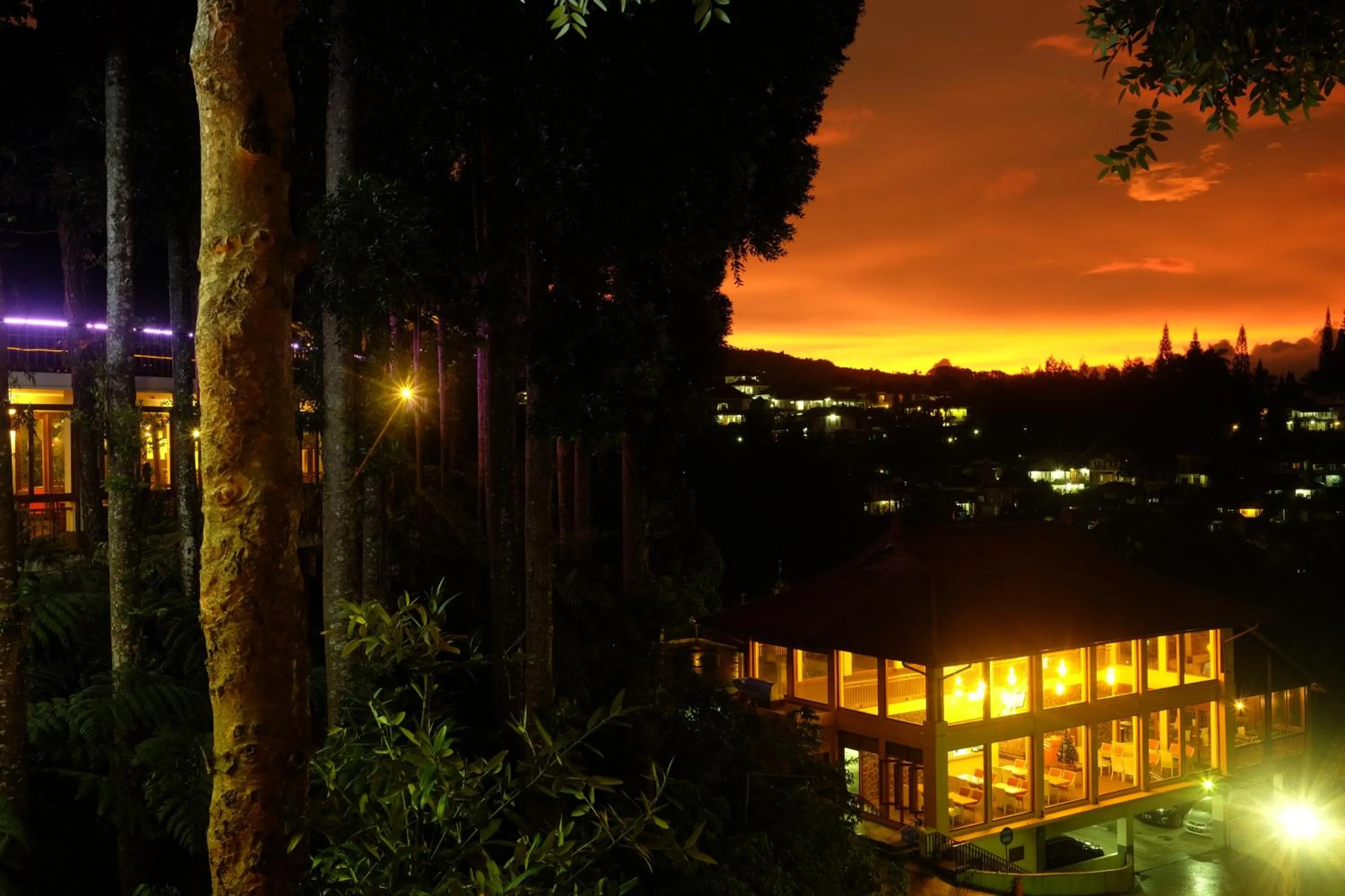 Restaurant/places to eat in The Grand Hill Resort-Hotel