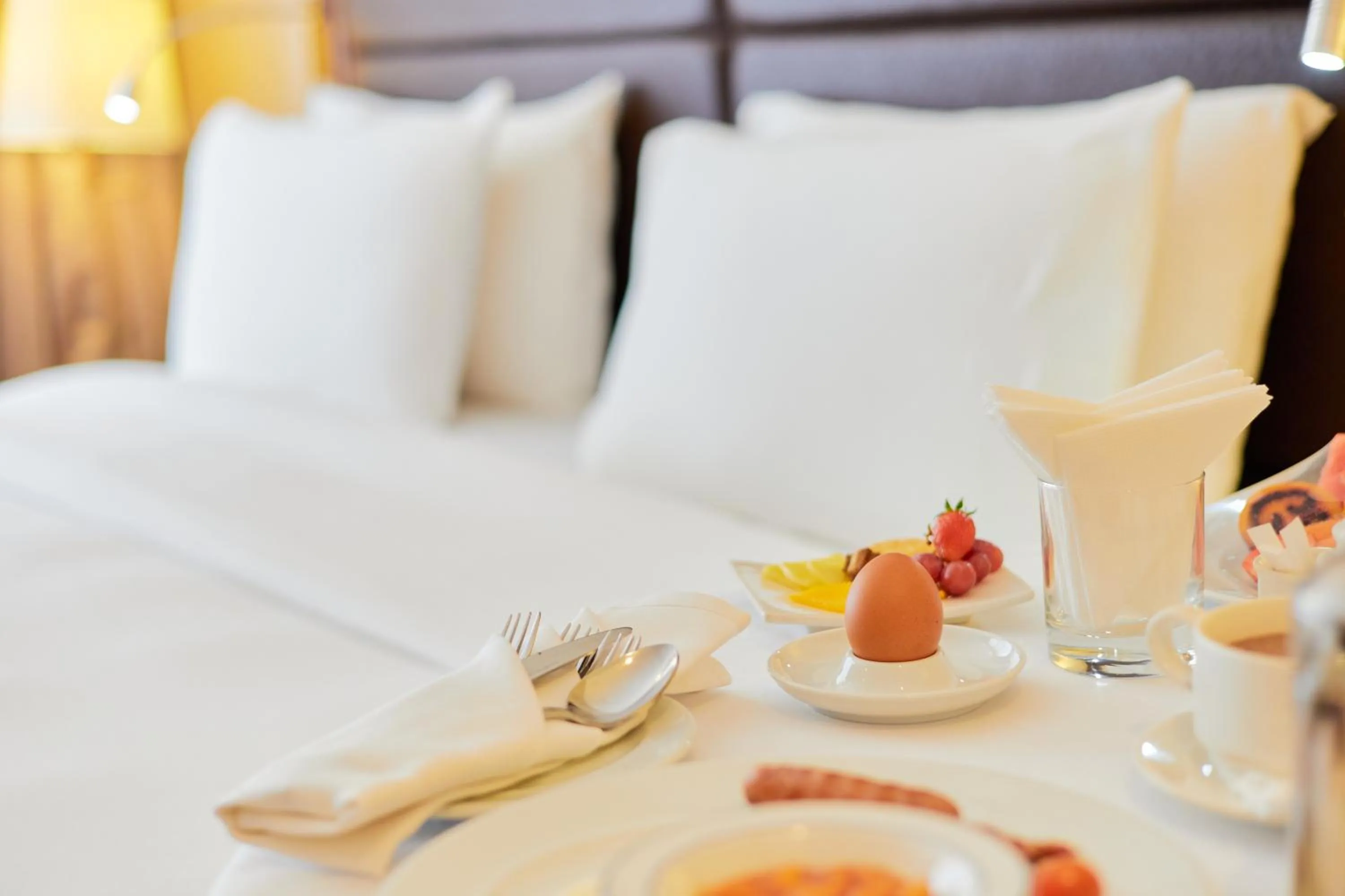 room service, Bed in Mercure Nairobi Upper Hill