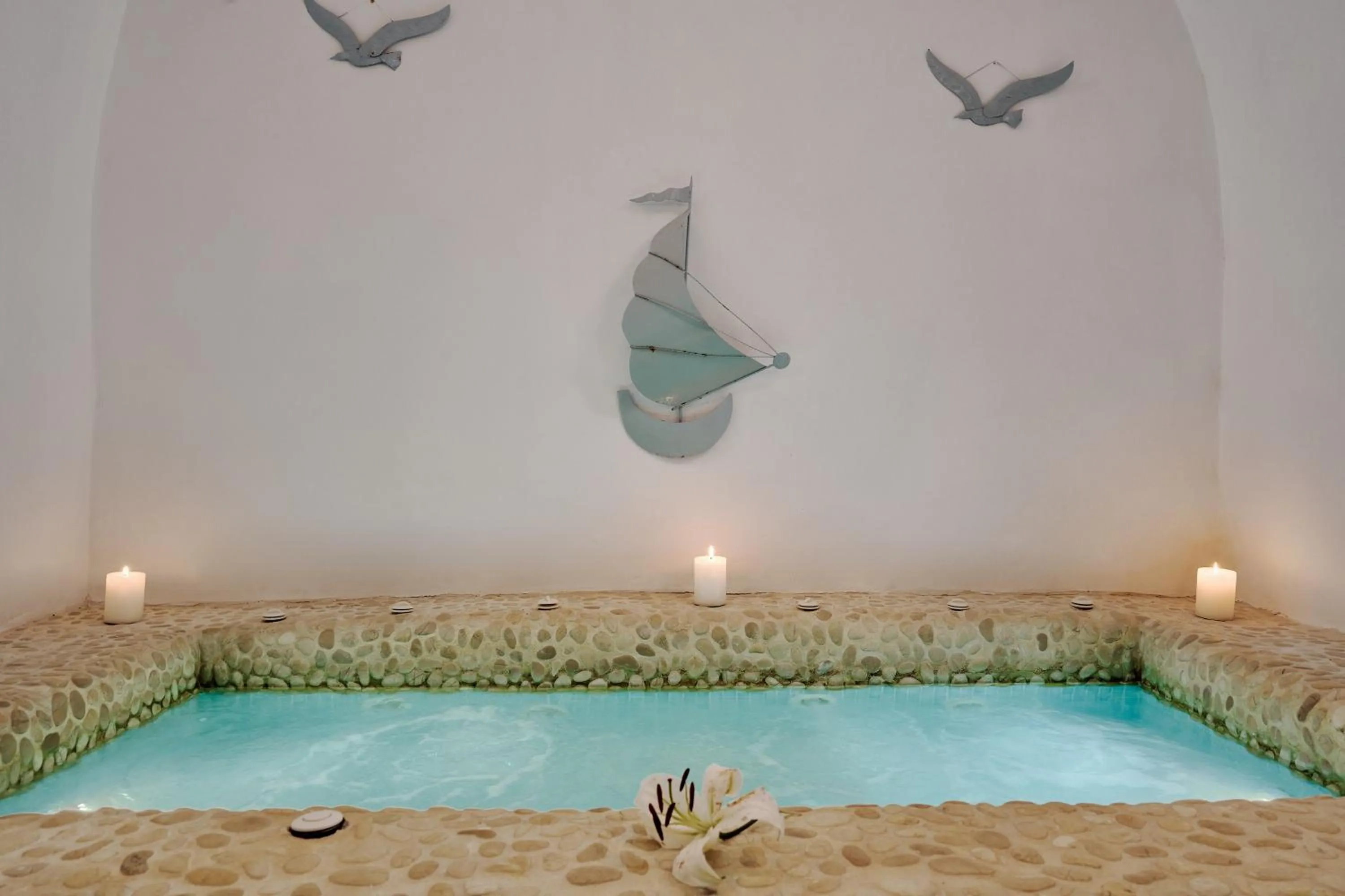 Hot Tub in Santorini Mansion at Imerovigli