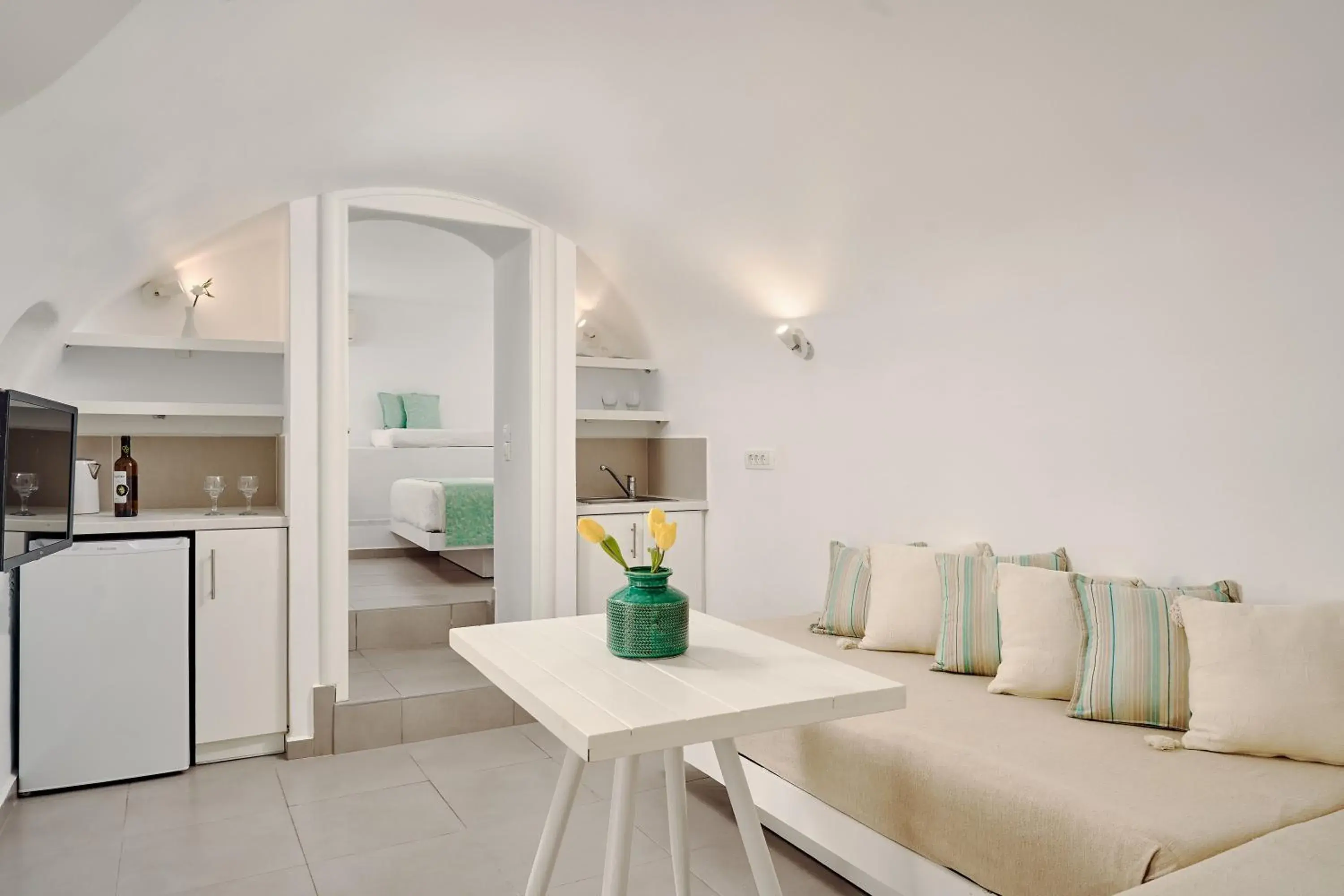 Deluxe Apartment with Indoor & Outdoor Hot Tub and Caldera View in Santorini Mansion at Imerovigli Deluxe Apartment with Indoor & Outdoor Hot Tub and Caldera View in Santorini Mansion at Imerovigli