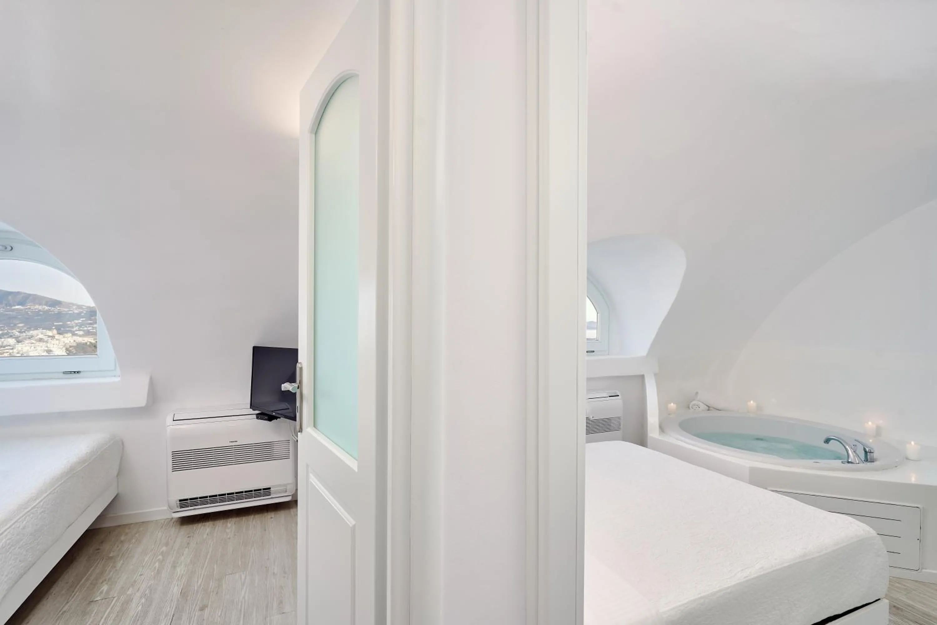 Hot Tub, Bed in Santorini Mansion at Imerovigli