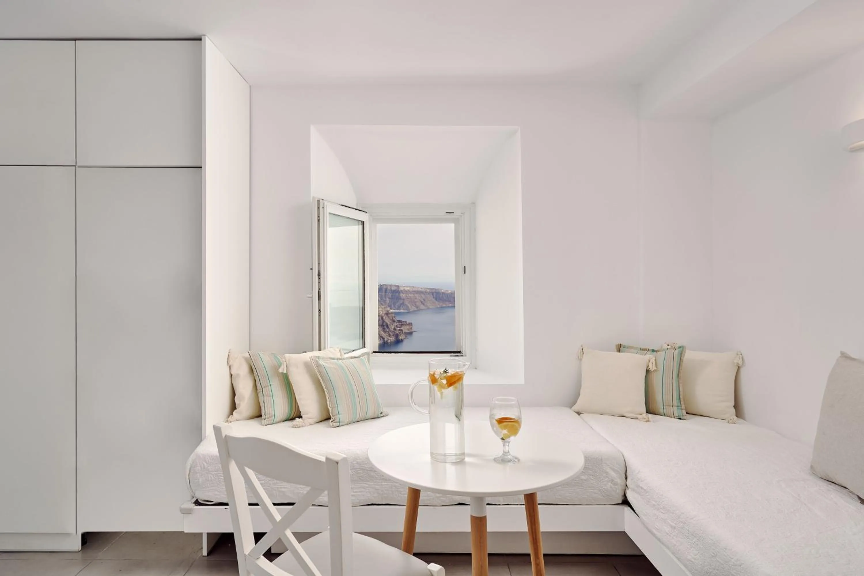 Seating area, Bed in Santorini Mansion at Imerovigli