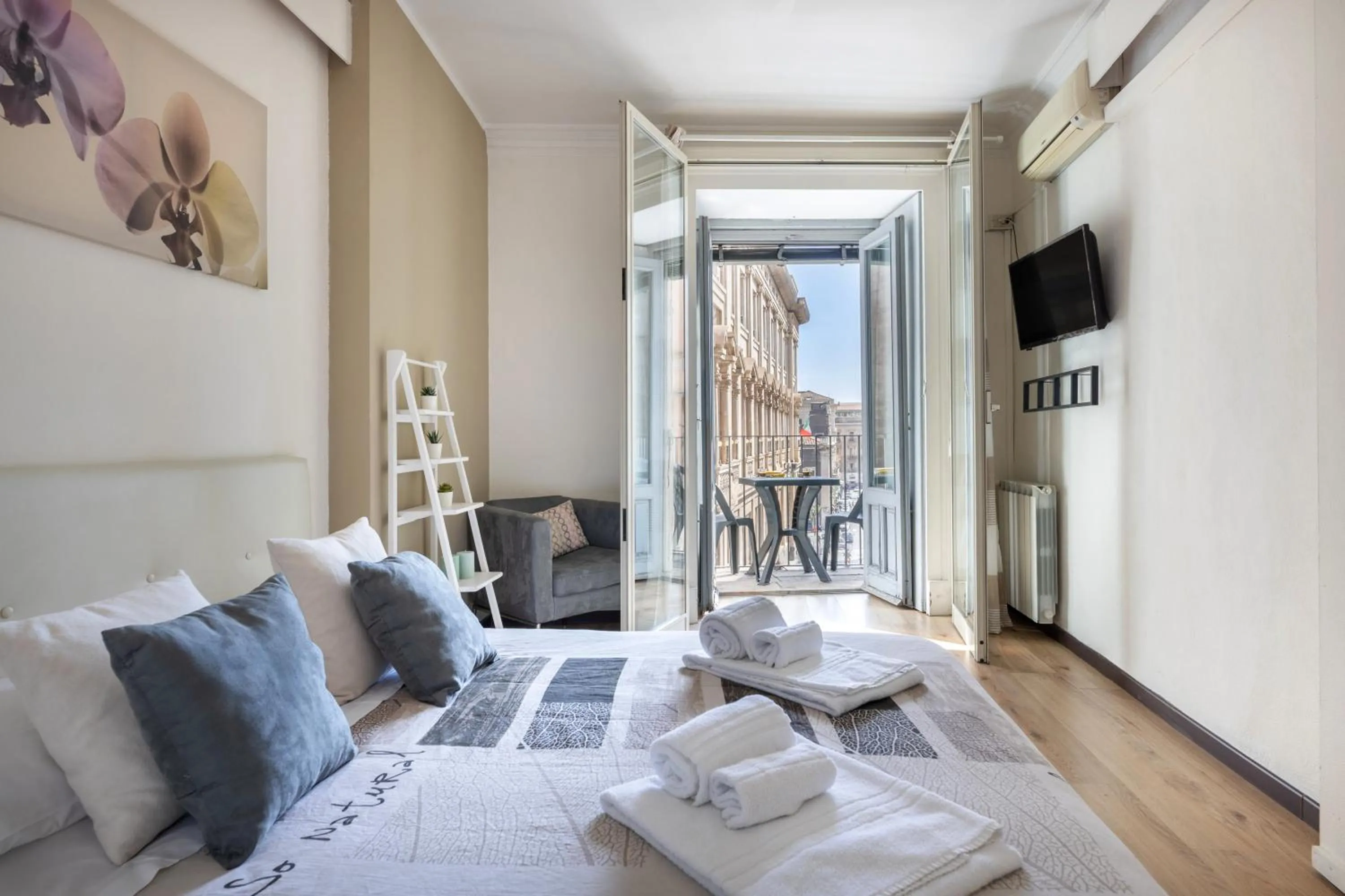 La casa di carta in piazza stesicoro